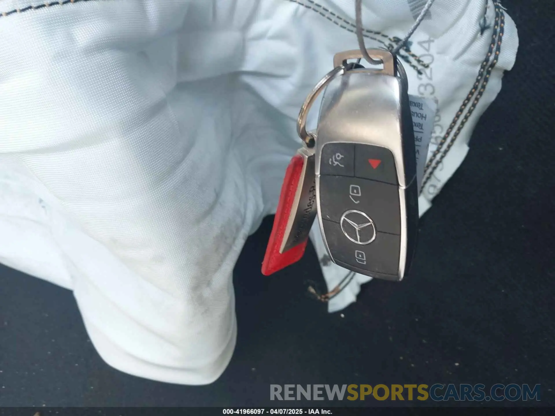 11 Photograph of a damaged car W1N0J8EB6NG026082 MERCEDES-BENZ GLC 300 2022