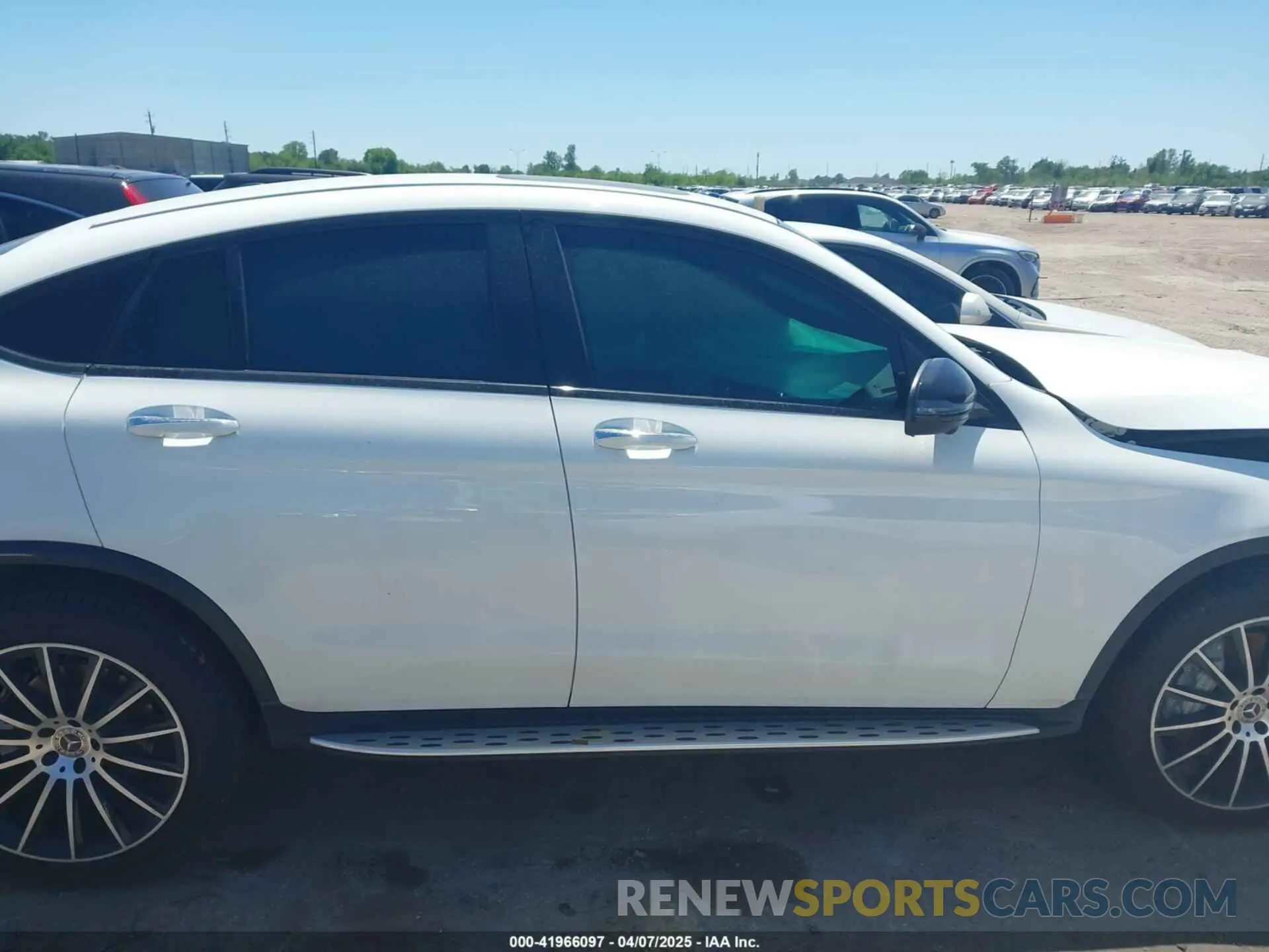 14 Photograph of a damaged car W1N0J8EB6NG026082 MERCEDES-BENZ GLC 300 2022
