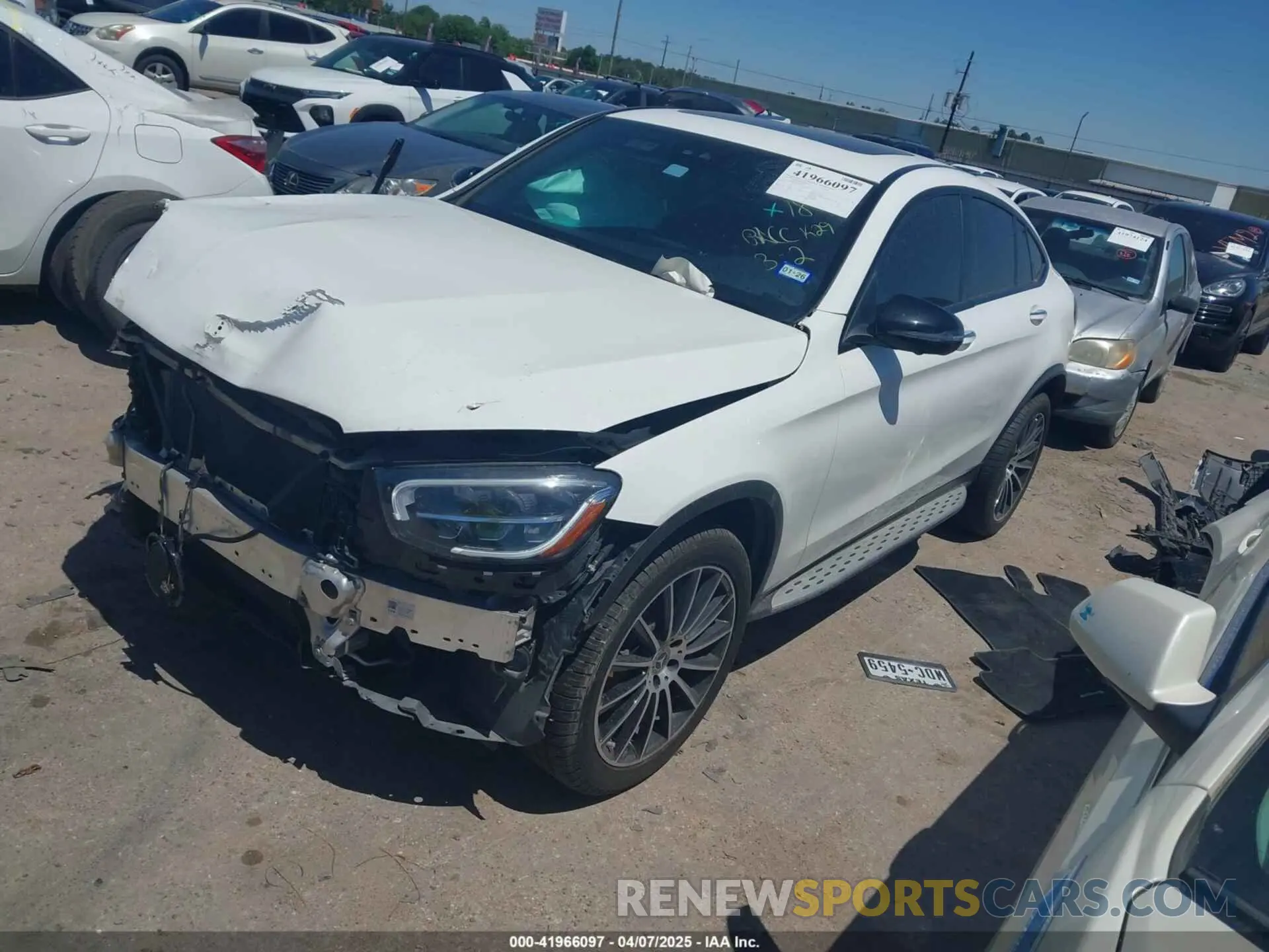 2 Photograph of a damaged car W1N0J8EB6NG026082 MERCEDES-BENZ GLC 300 2022