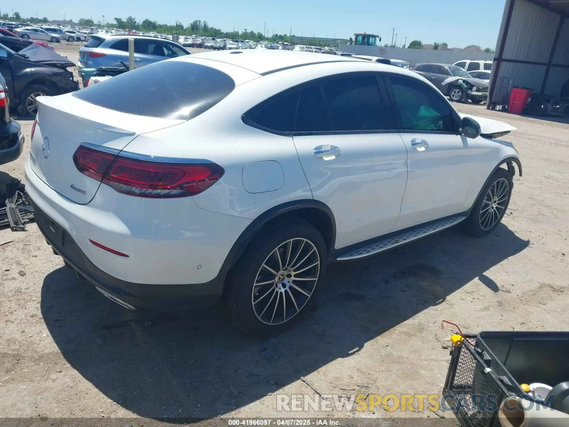 4 Photograph of a damaged car W1N0J8EB6NG026082 MERCEDES-BENZ GLC 300 2022