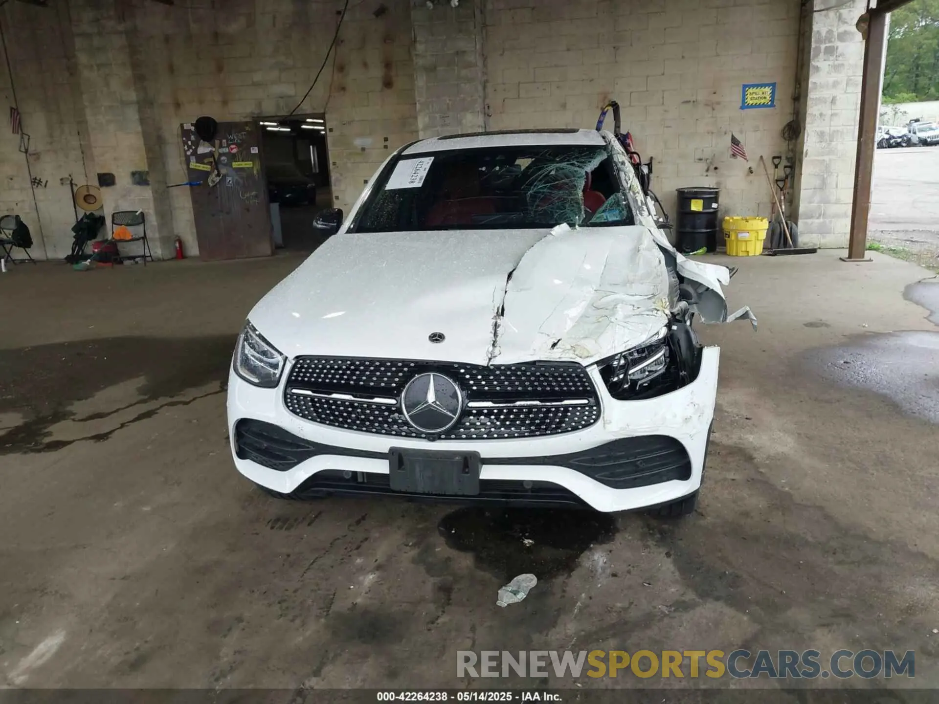 12 Photograph of a damaged car W1N0J8EB9NG102183 MERCEDES-BENZ GLC 300 2022