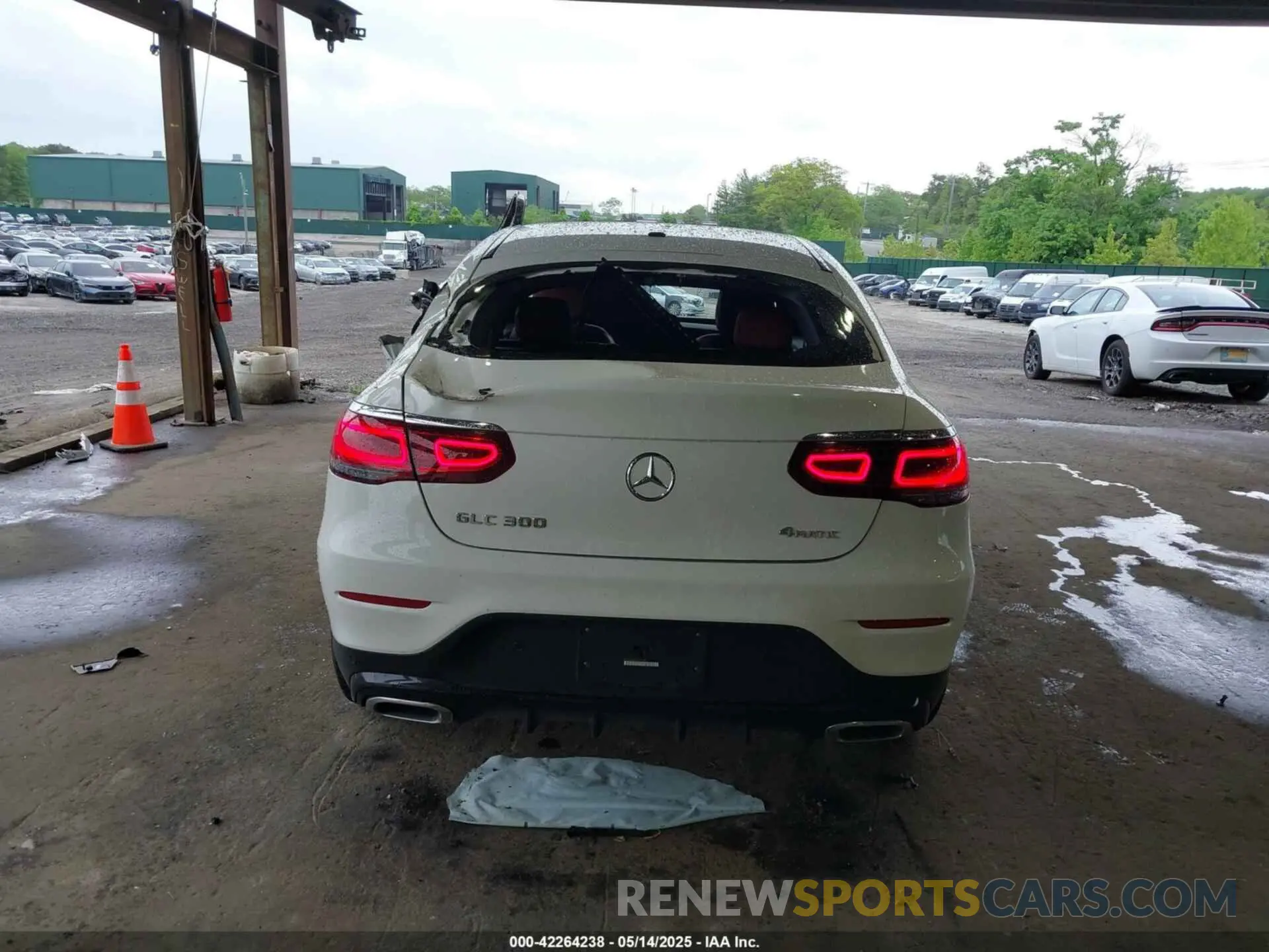 16 Photograph of a damaged car W1N0J8EB9NG102183 MERCEDES-BENZ GLC 300 2022