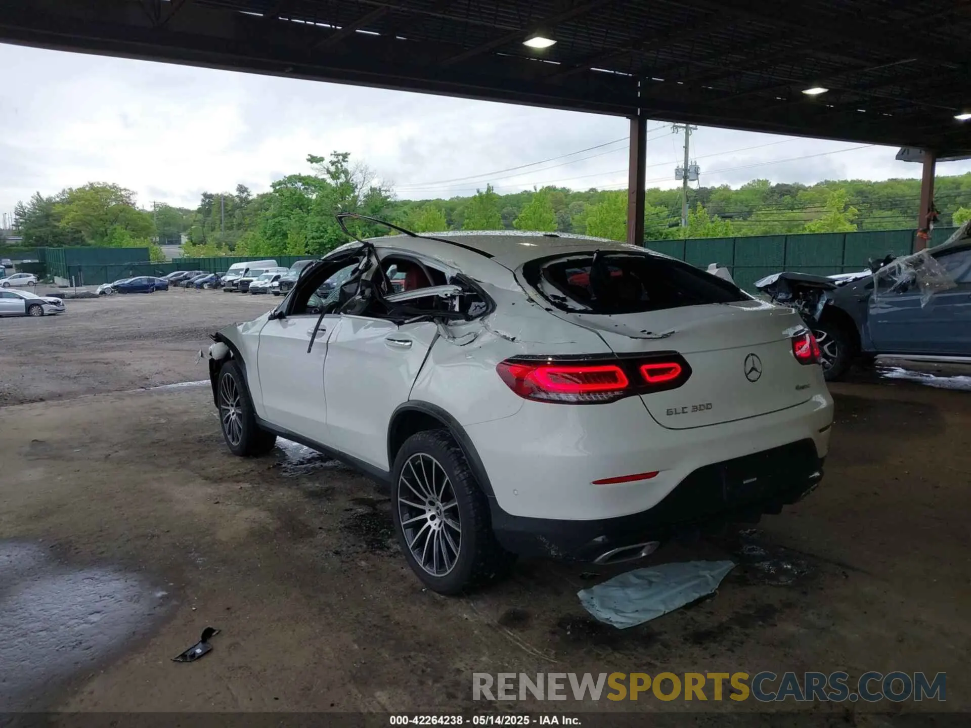 3 Photograph of a damaged car W1N0J8EB9NG102183 MERCEDES-BENZ GLC 300 2022