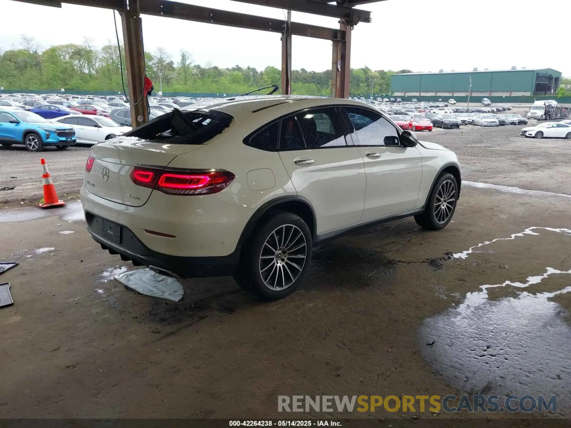 4 Photograph of a damaged car W1N0J8EB9NG102183 MERCEDES-BENZ GLC 300 2022