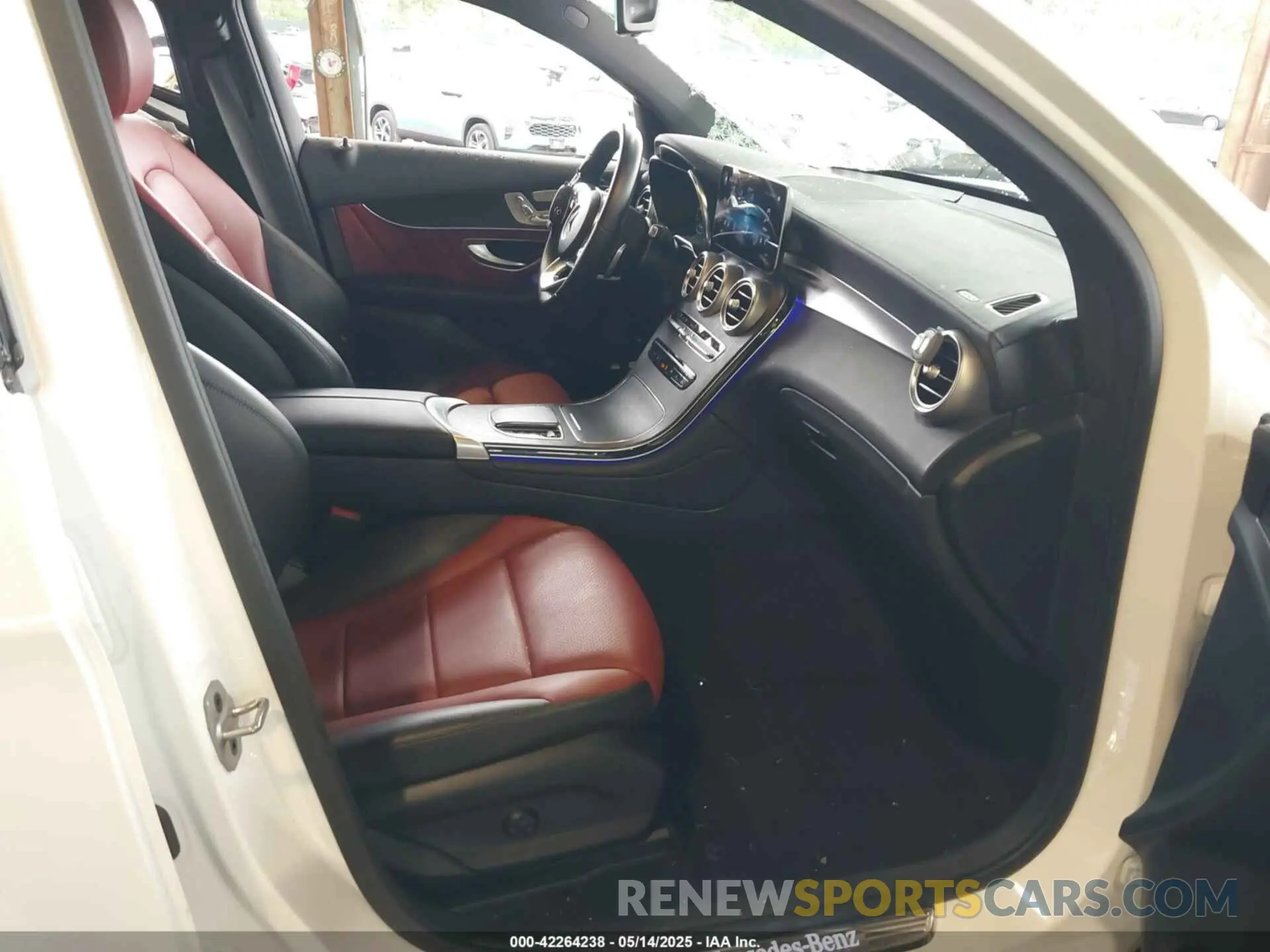 5 Photograph of a damaged car W1N0J8EB9NG102183 MERCEDES-BENZ GLC 300 2022