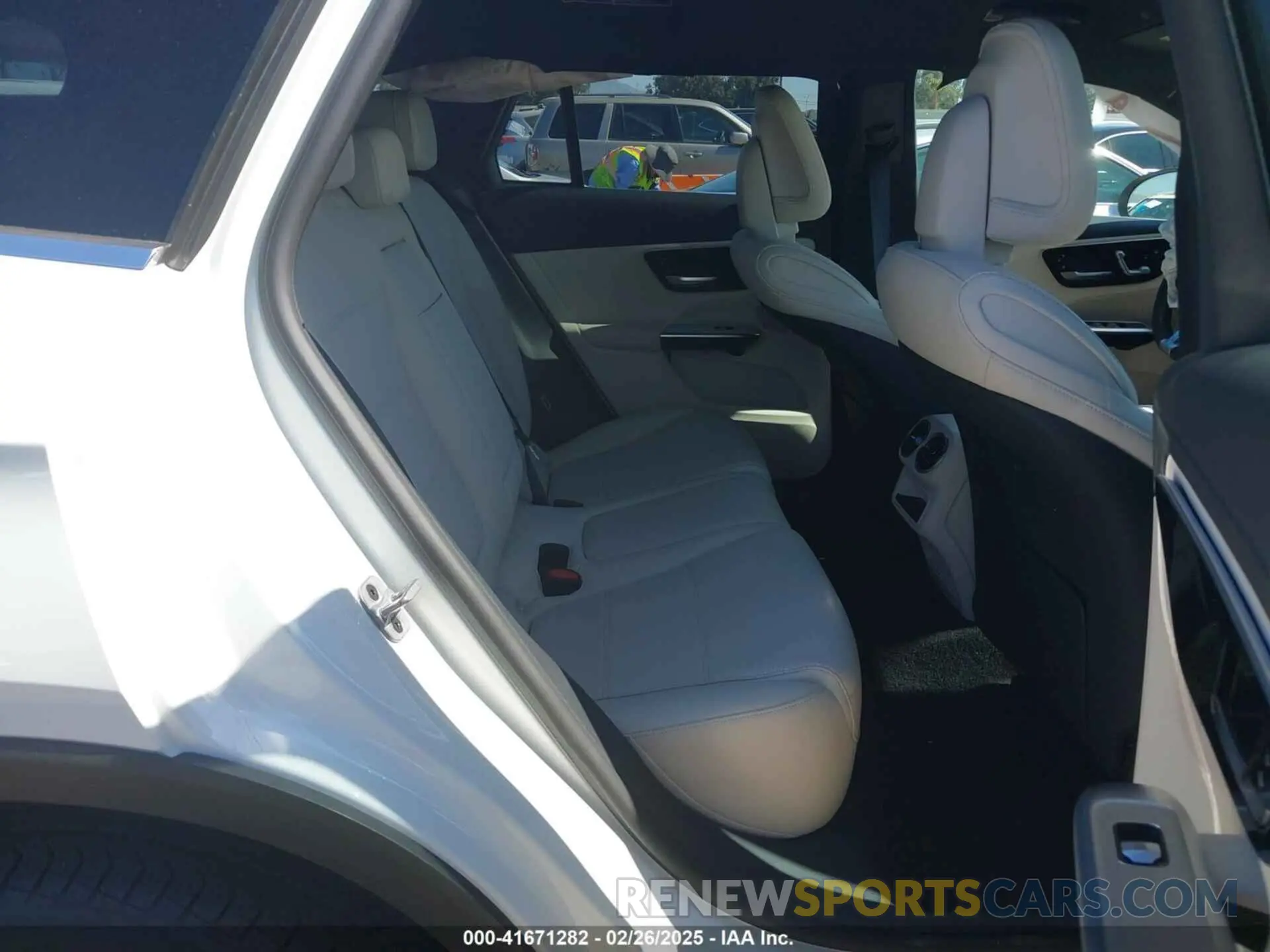 8 Photograph of a damaged car W1NKM4GB2PU018233 MERCEDES-BENZ GLC 300 2023