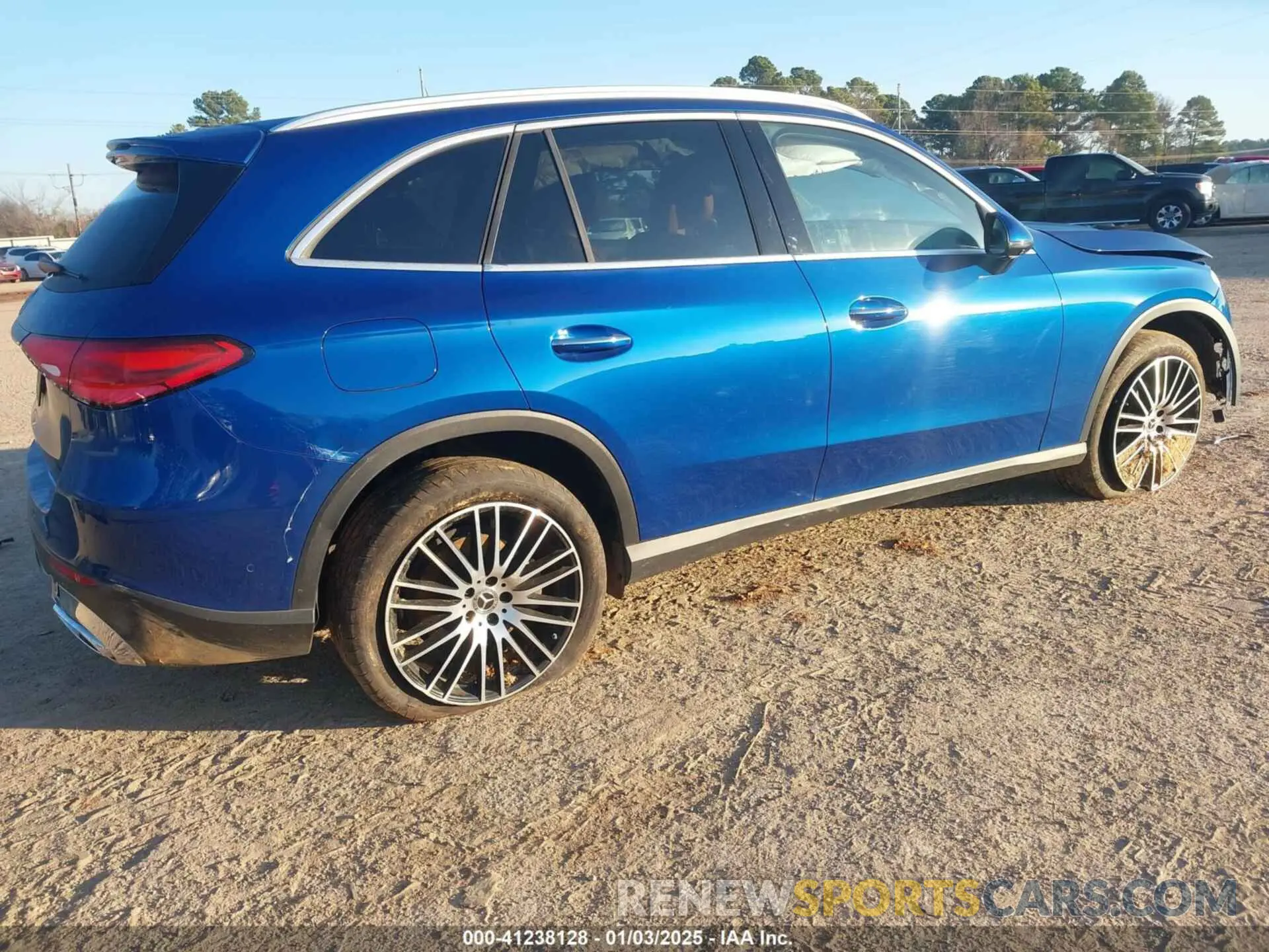 4 Photograph of a damaged car W1NKM4GB5PU026696 MERCEDES-BENZ GLC 300 2023