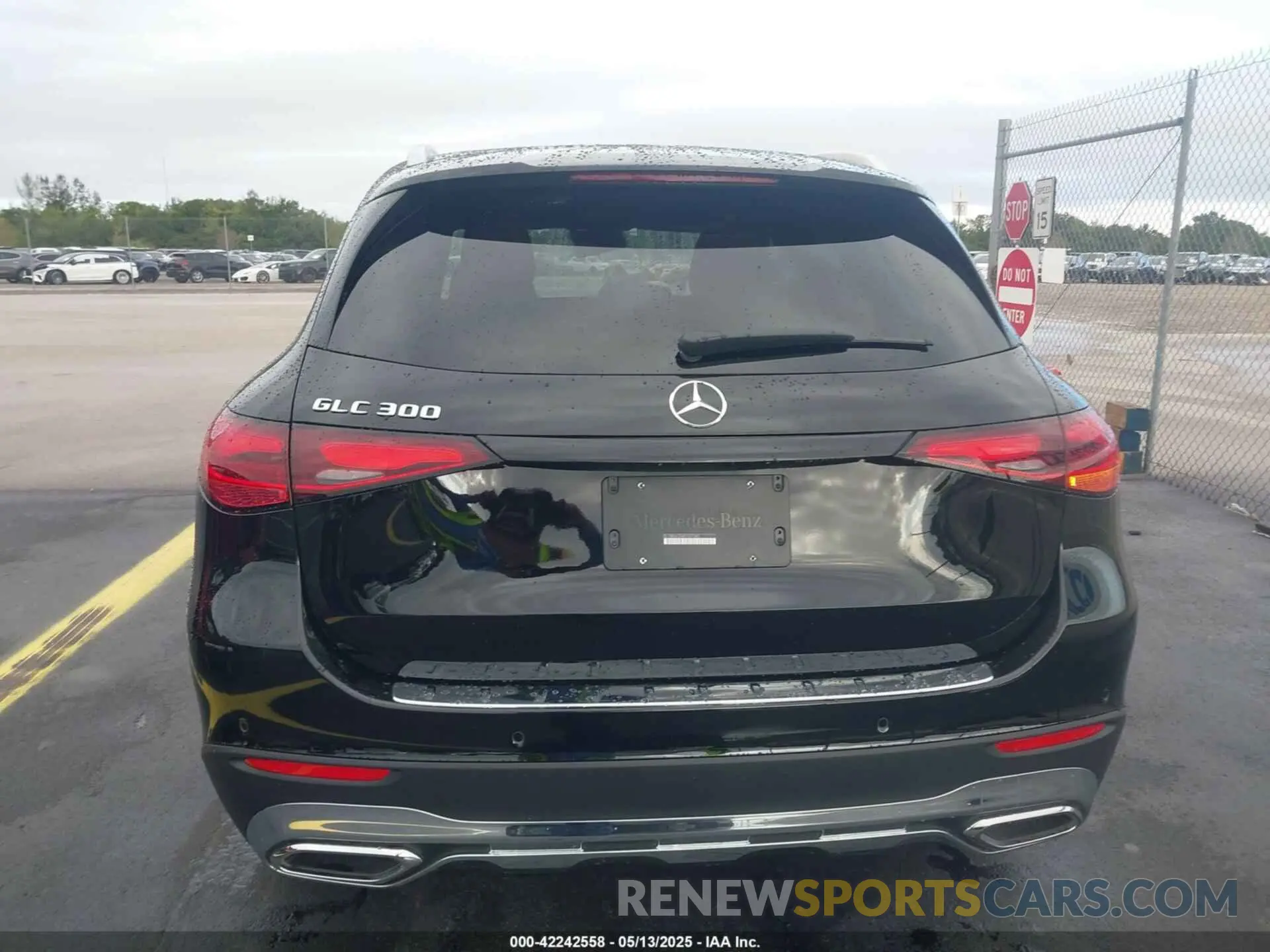 17 Photograph of a damaged car W1NKM4GB8PF047045 MERCEDES-BENZ GLC 300 2023