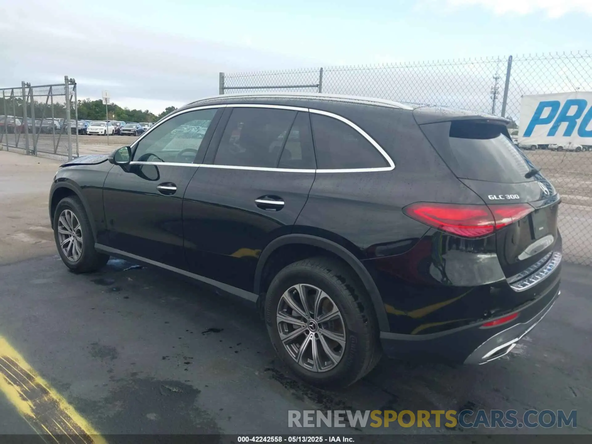 3 Photograph of a damaged car W1NKM4GB8PF047045 MERCEDES-BENZ GLC 300 2023