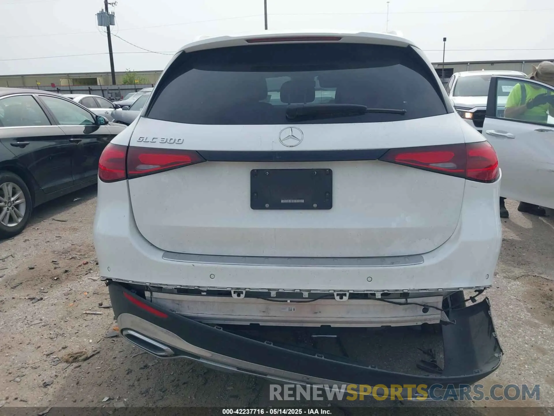 16 Photograph of a damaged car W1NKM4GB9PU019119 MERCEDES-BENZ GLC 300 2023
