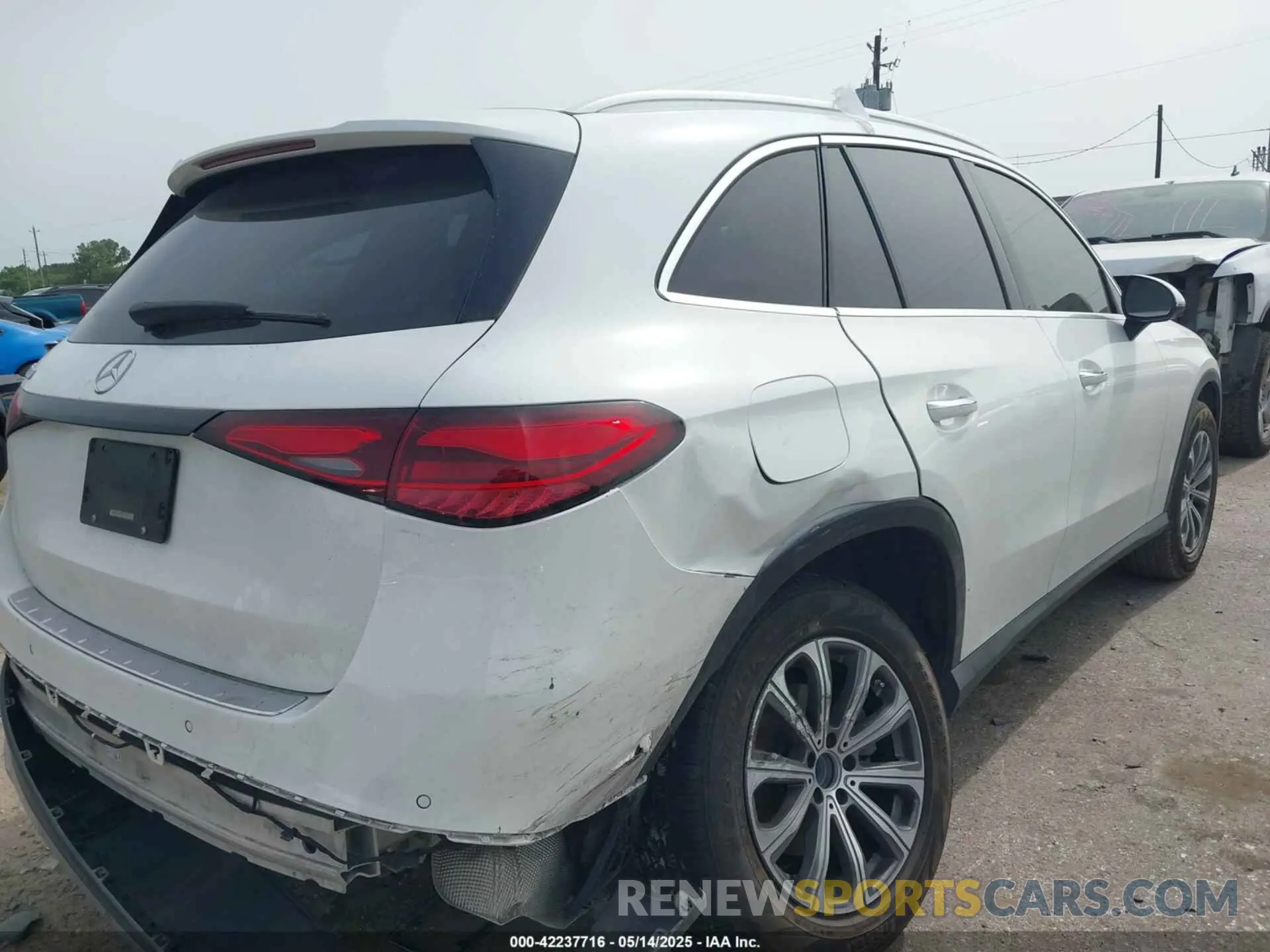 4 Photograph of a damaged car W1NKM4GB9PU019119 MERCEDES-BENZ GLC 300 2023