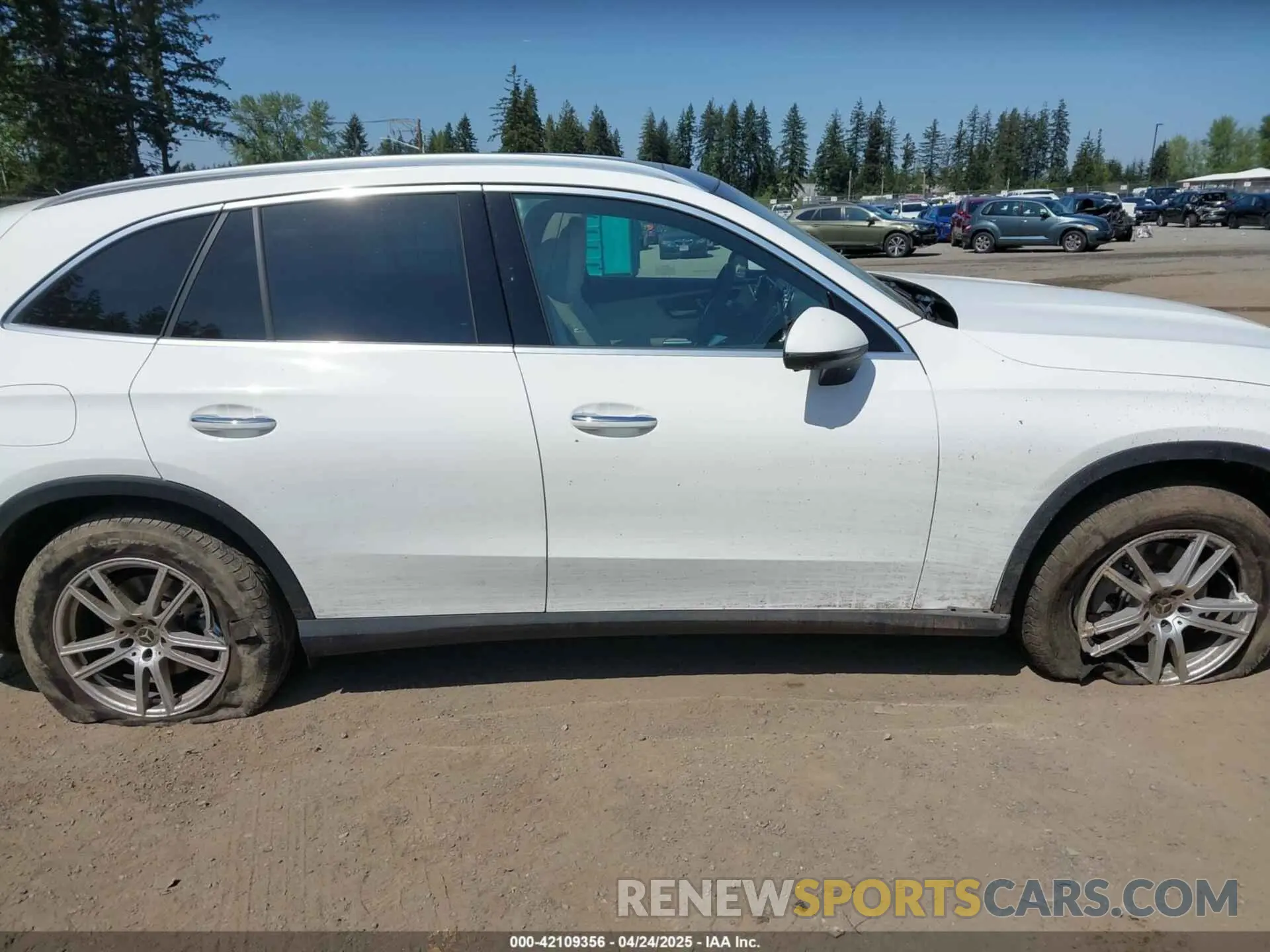 13 Photograph of a damaged car W1NKM4HB1PU016858 MERCEDES-BENZ GLC 300 2023