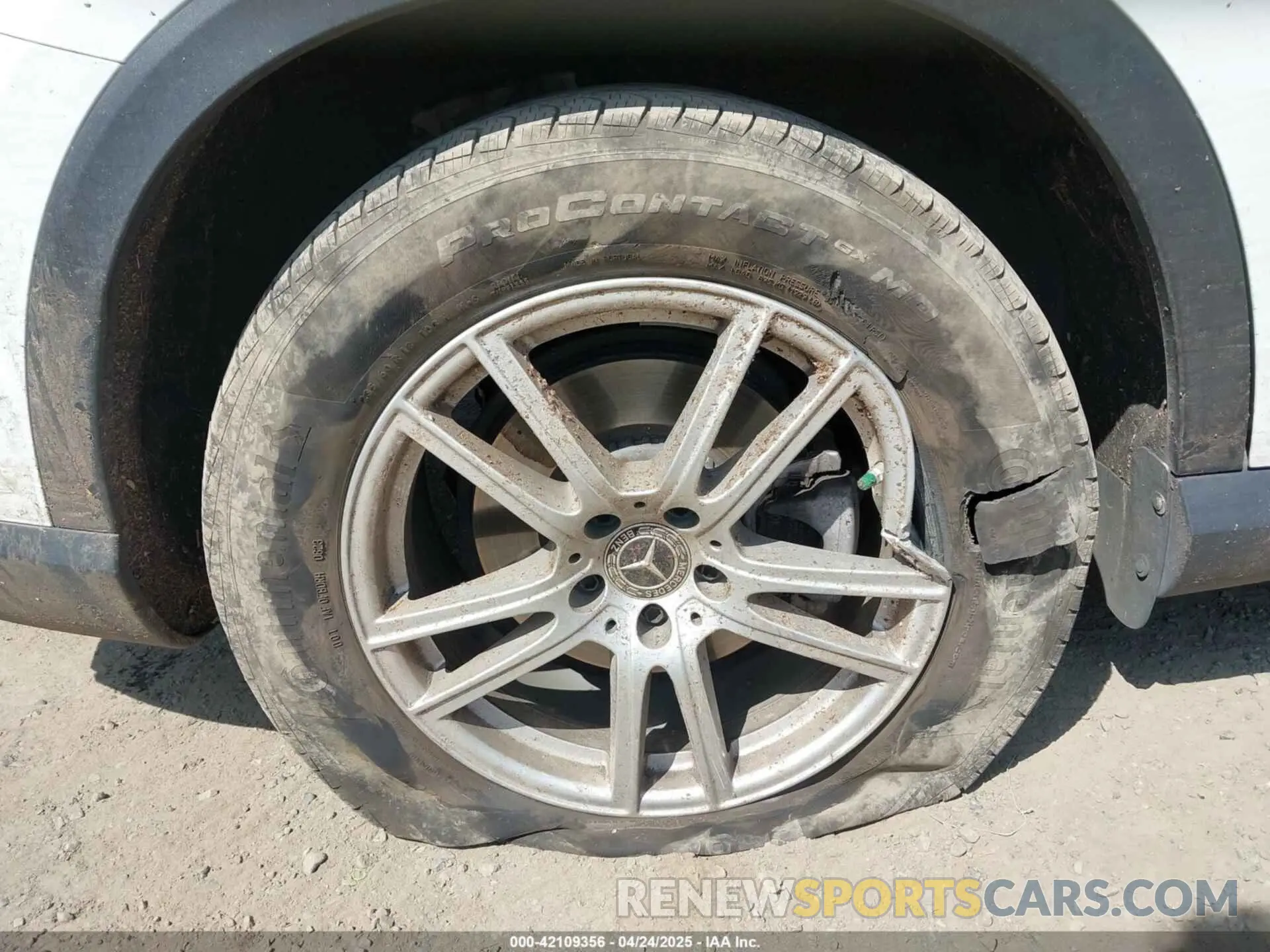 17 Photograph of a damaged car W1NKM4HB1PU016858 MERCEDES-BENZ GLC 300 2023