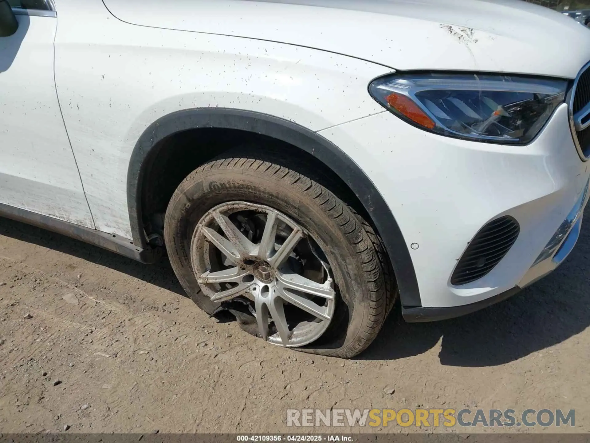 6 Photograph of a damaged car W1NKM4HB1PU016858 MERCEDES-BENZ GLC 300 2023