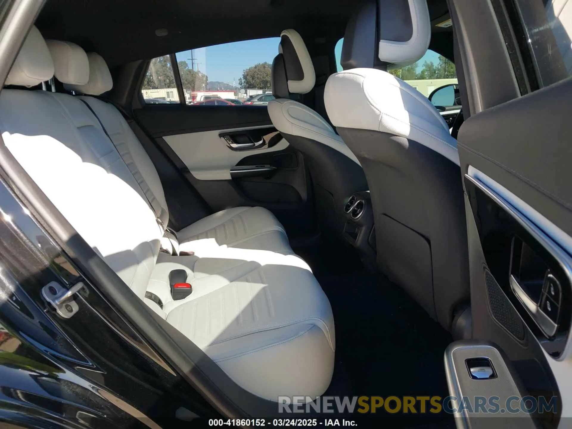 8 Photograph of a damaged car W1NKJ4HB2RF174822 MERCEDES-BENZ GLC 300 2024