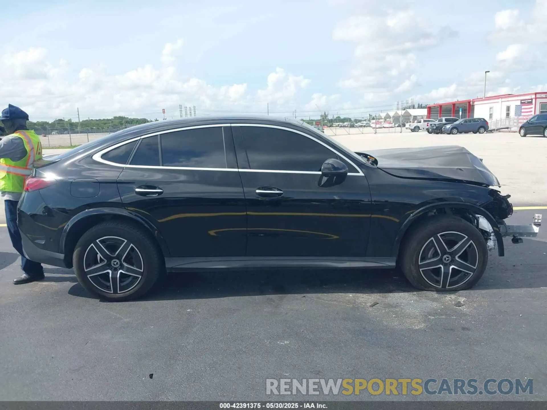 14 Photograph of a damaged car W1NKJ4HB3RF110904 MERCEDES-BENZ GLC 300 2024