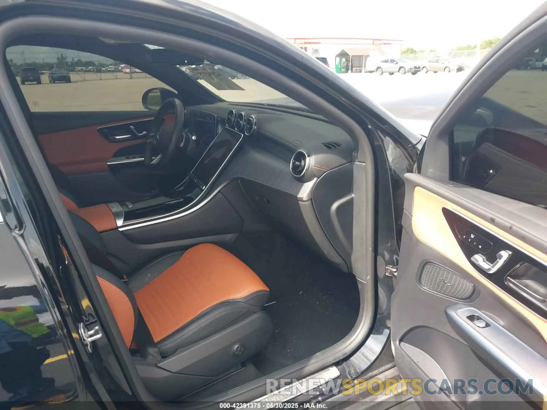 5 Photograph of a damaged car W1NKJ4HB3RF110904 MERCEDES-BENZ GLC 300 2024