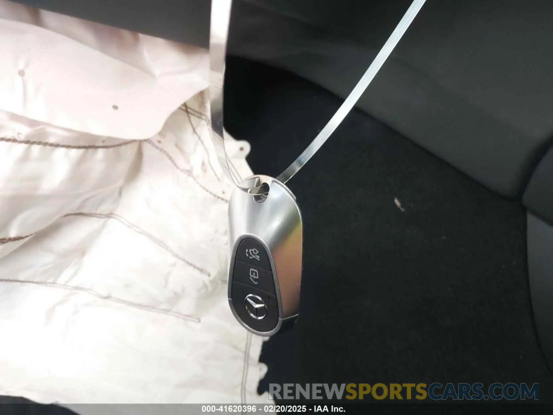 11 Photograph of a damaged car W1NKJ4HB6RF099056 MERCEDES-BENZ GLC 300 2024