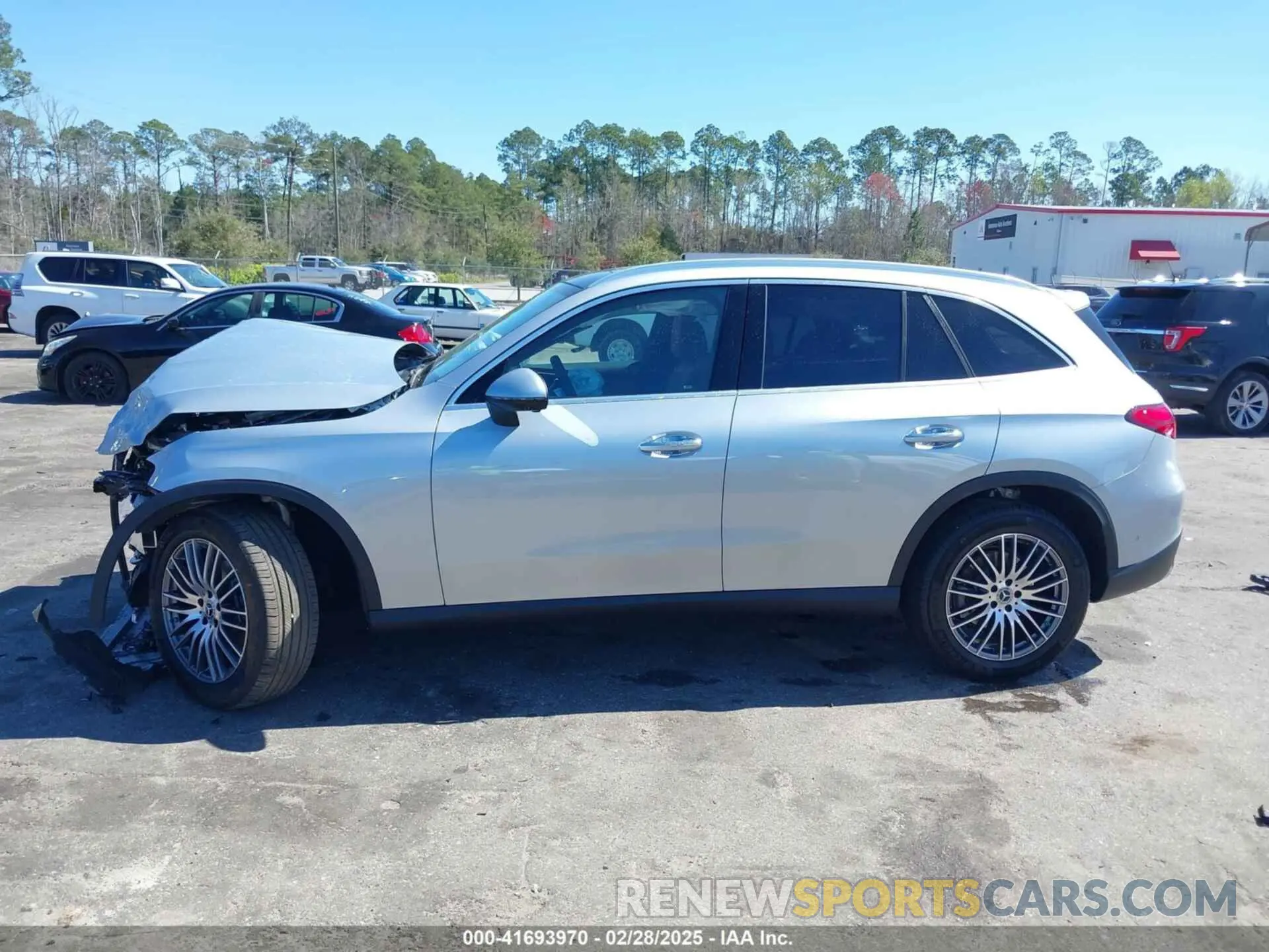14 Photograph of a damaged car W1NKM4GB4RF172935 MERCEDES-BENZ GLC 300 2024