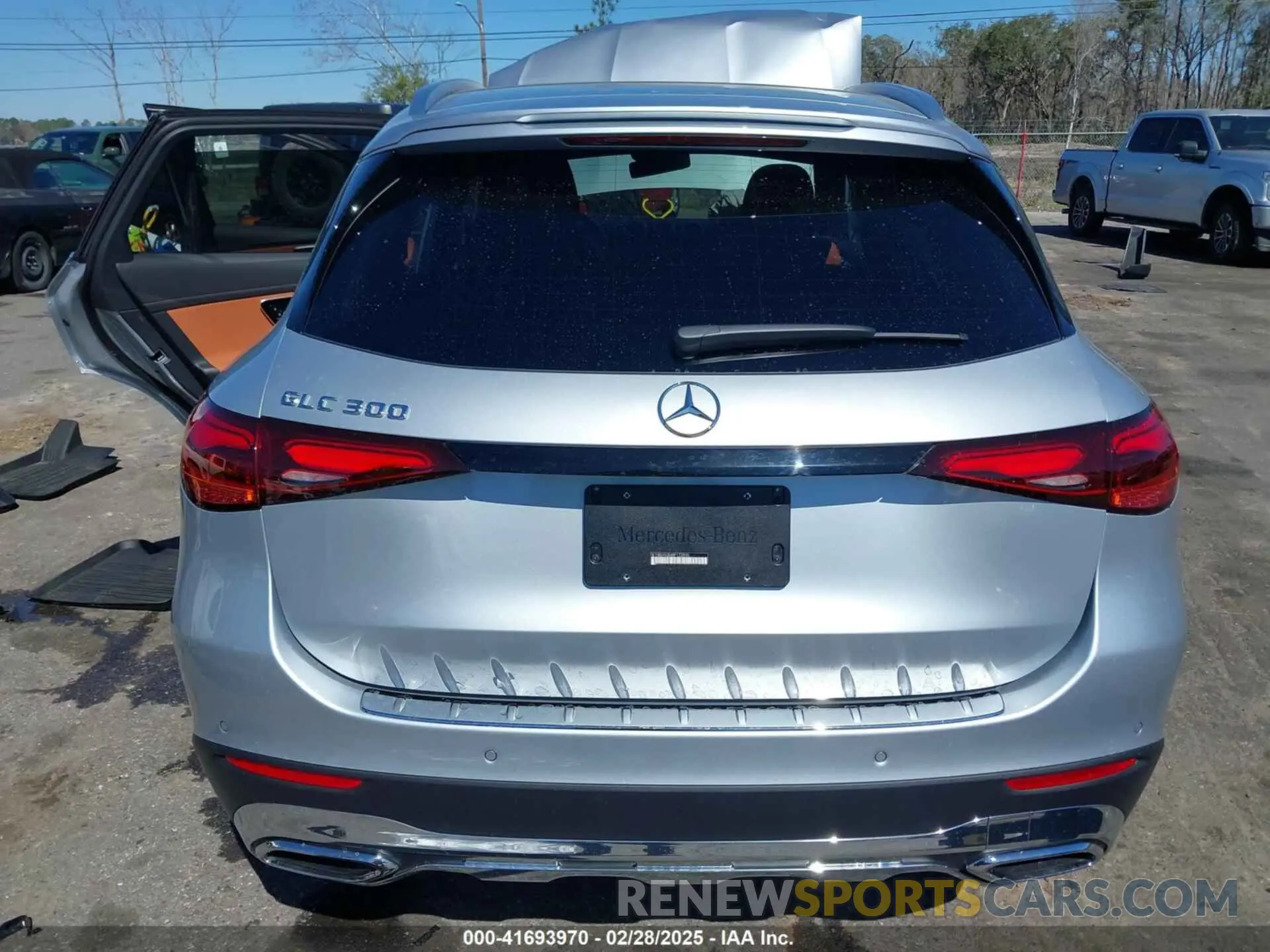 16 Photograph of a damaged car W1NKM4GB4RF172935 MERCEDES-BENZ GLC 300 2024