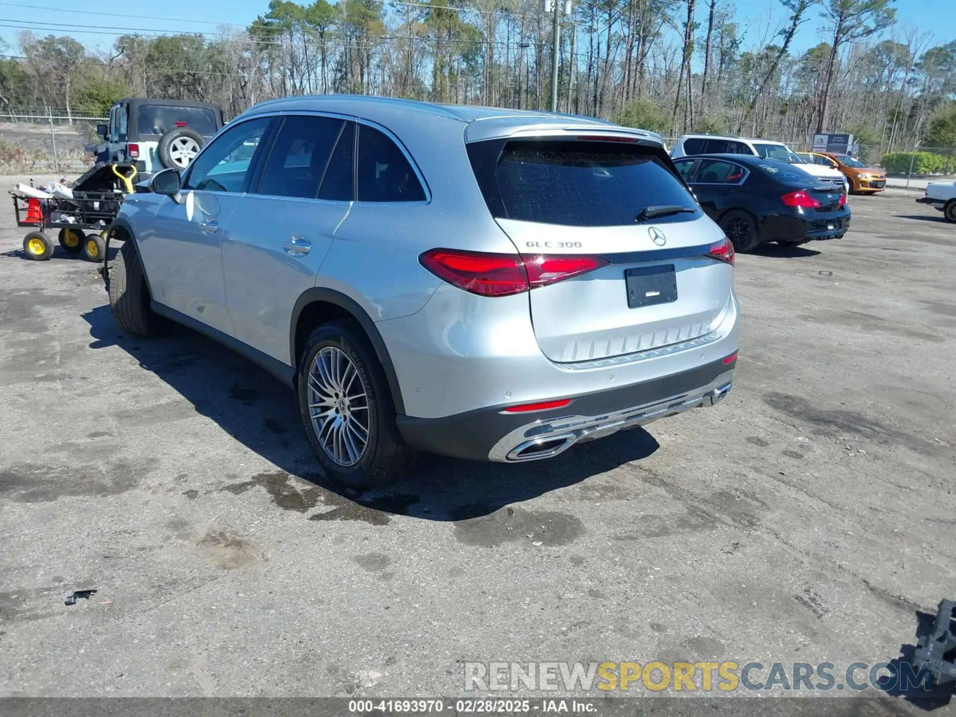 3 Photograph of a damaged car W1NKM4GB4RF172935 MERCEDES-BENZ GLC 300 2024
