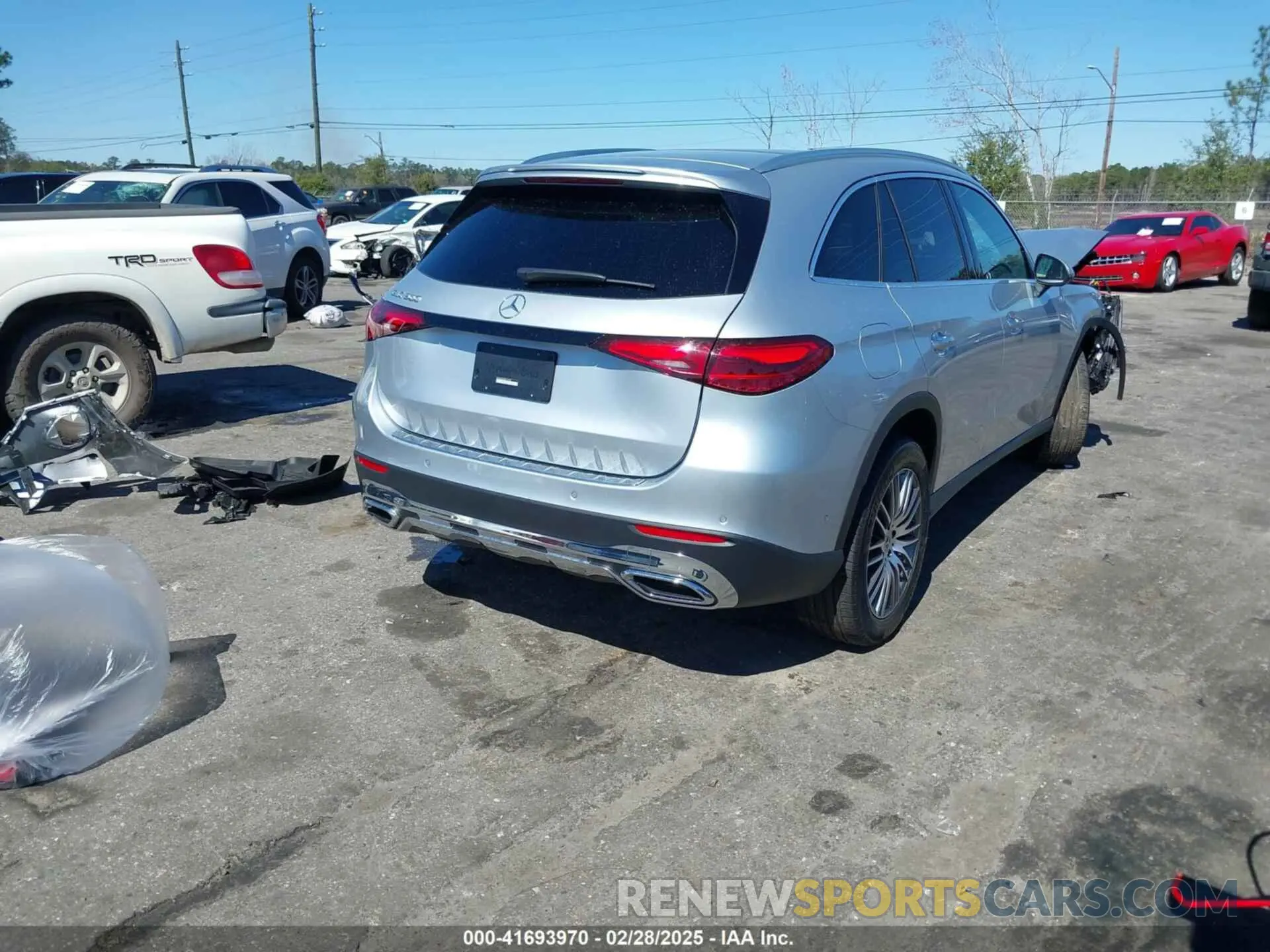 4 Photograph of a damaged car W1NKM4GB4RF172935 MERCEDES-BENZ GLC 300 2024