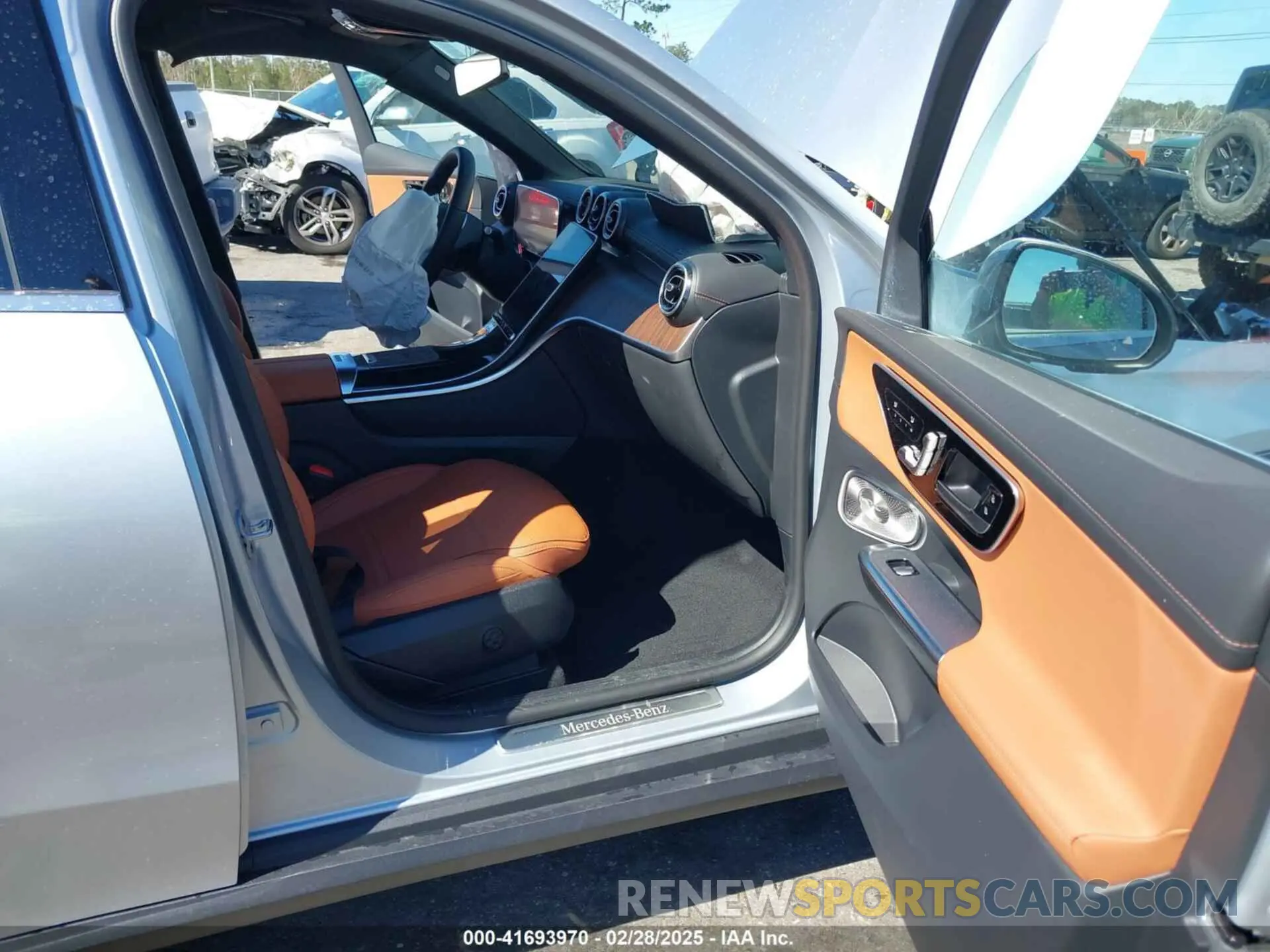 5 Photograph of a damaged car W1NKM4GB4RF172935 MERCEDES-BENZ GLC 300 2024
