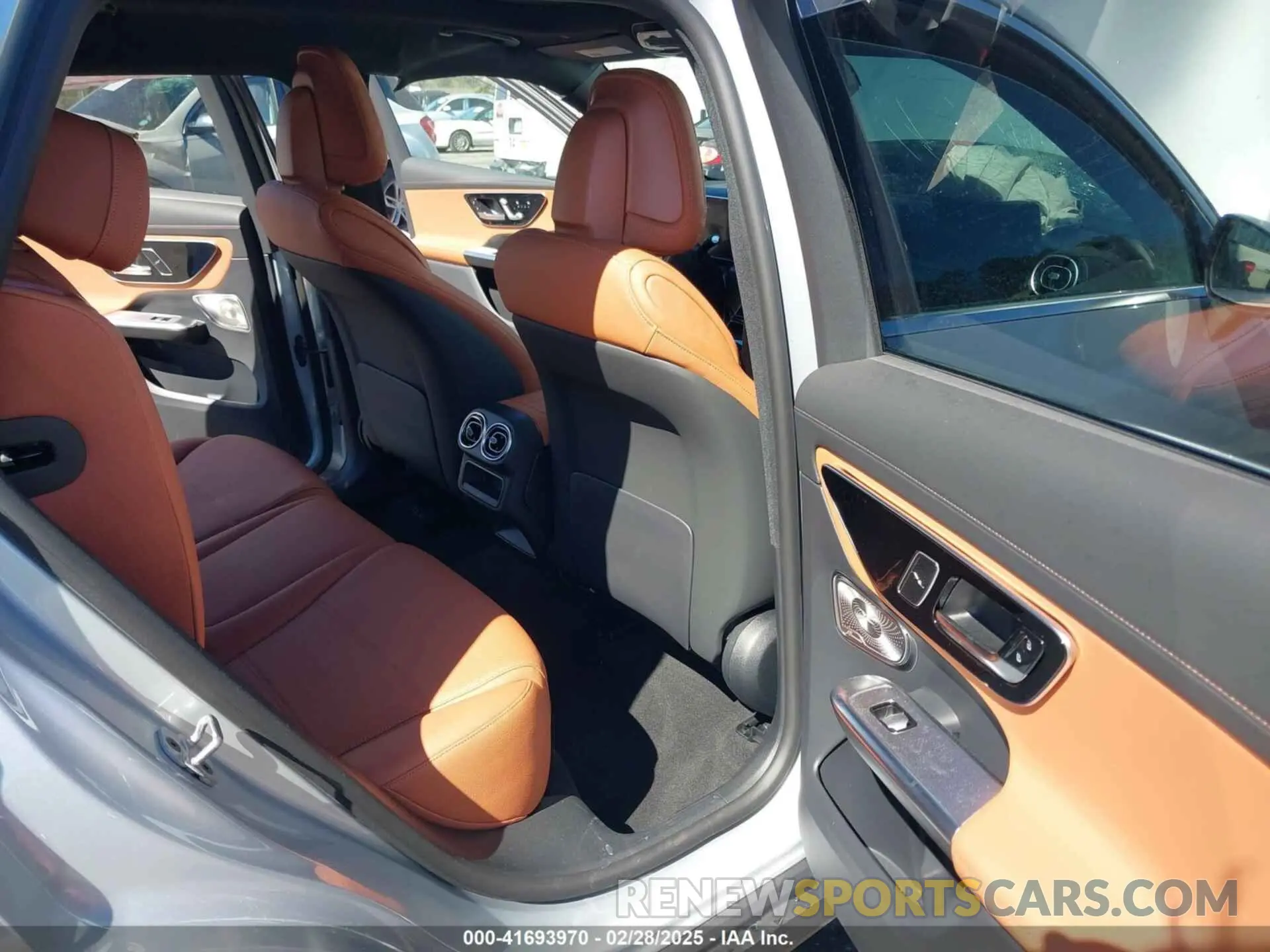 8 Photograph of a damaged car W1NKM4GB4RF172935 MERCEDES-BENZ GLC 300 2024