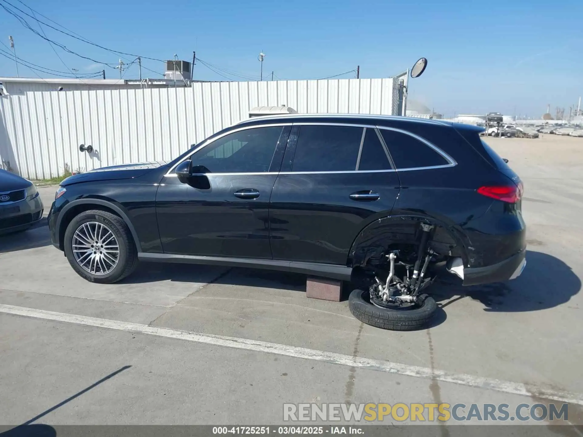 14 Photograph of a damaged car W1NKM4GB4RF180646 MERCEDES-BENZ GLC 300 2024