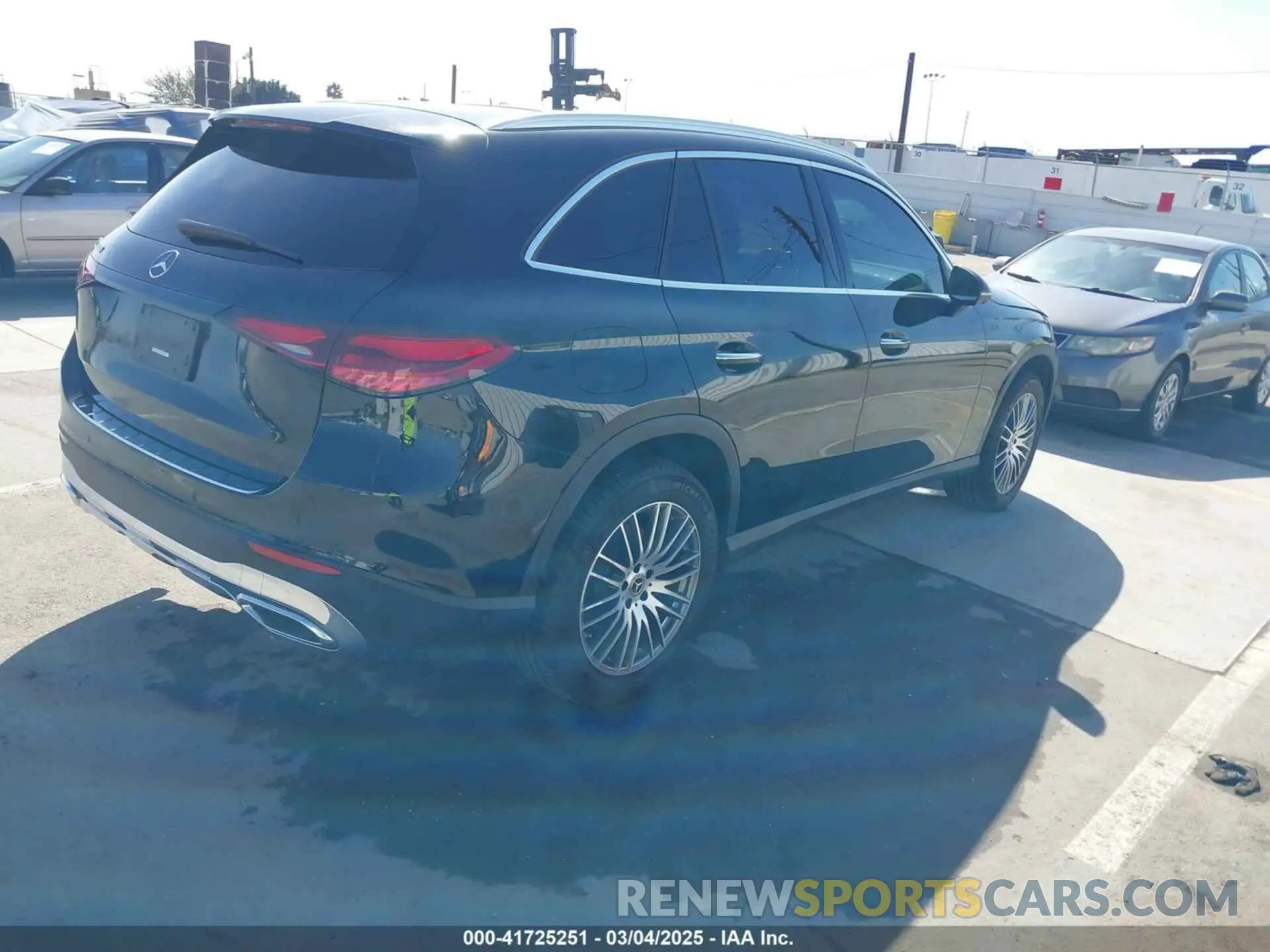 4 Photograph of a damaged car W1NKM4GB4RF180646 MERCEDES-BENZ GLC 300 2024