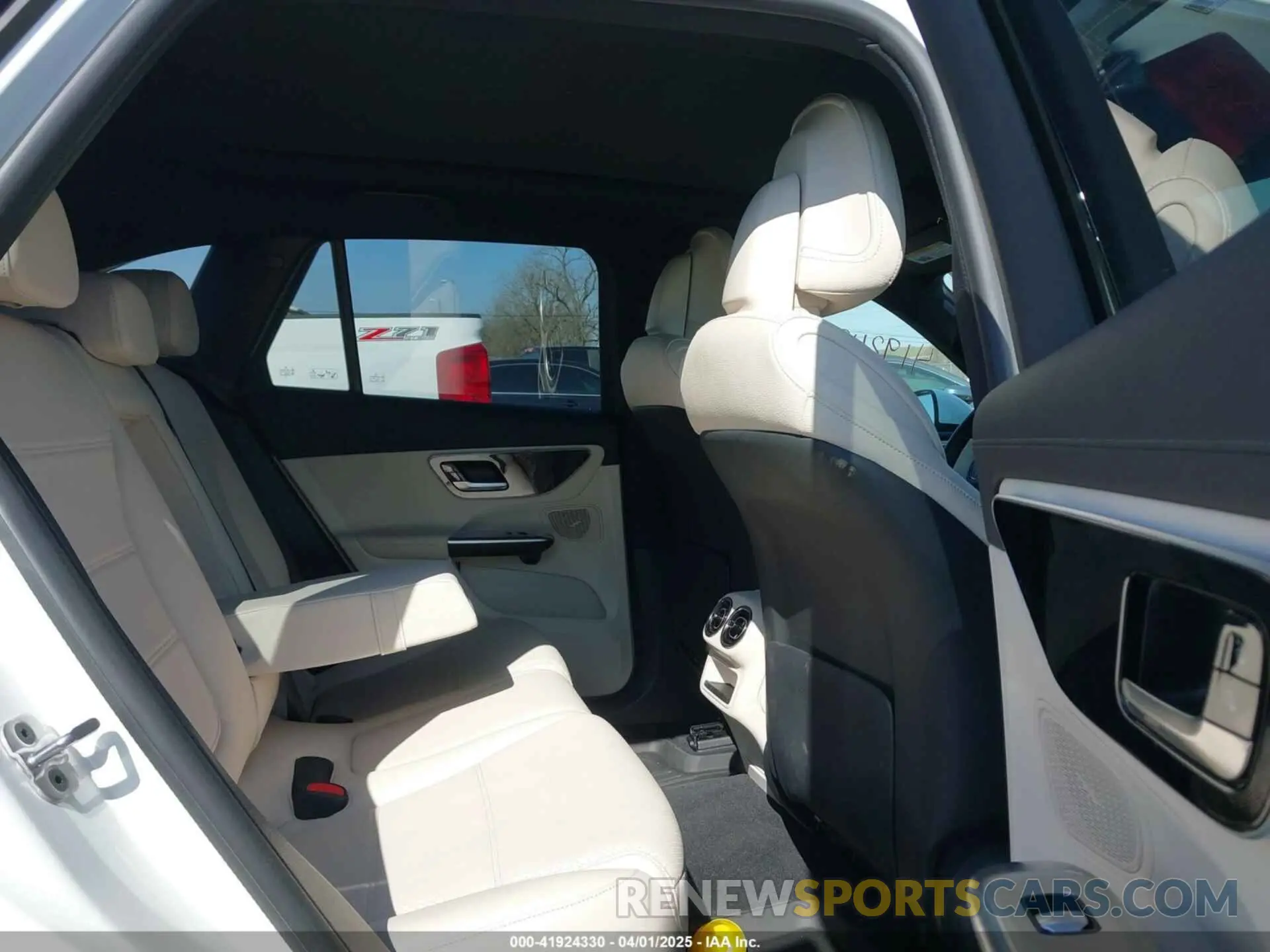 8 Photograph of a damaged car W1NKM4GB5RF167307 MERCEDES-BENZ GLC 300 2024