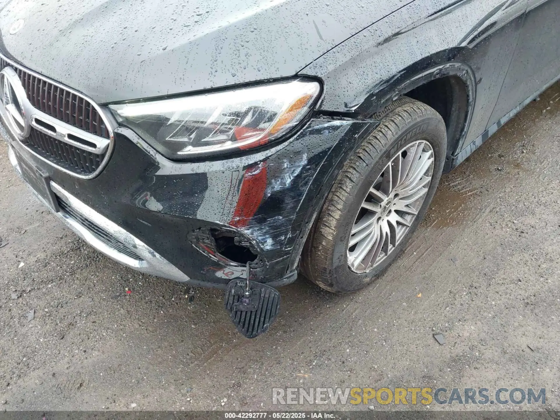 17 Photograph of a damaged car W1NKM4HB1RF134366 MERCEDES-BENZ GLC 300 2024