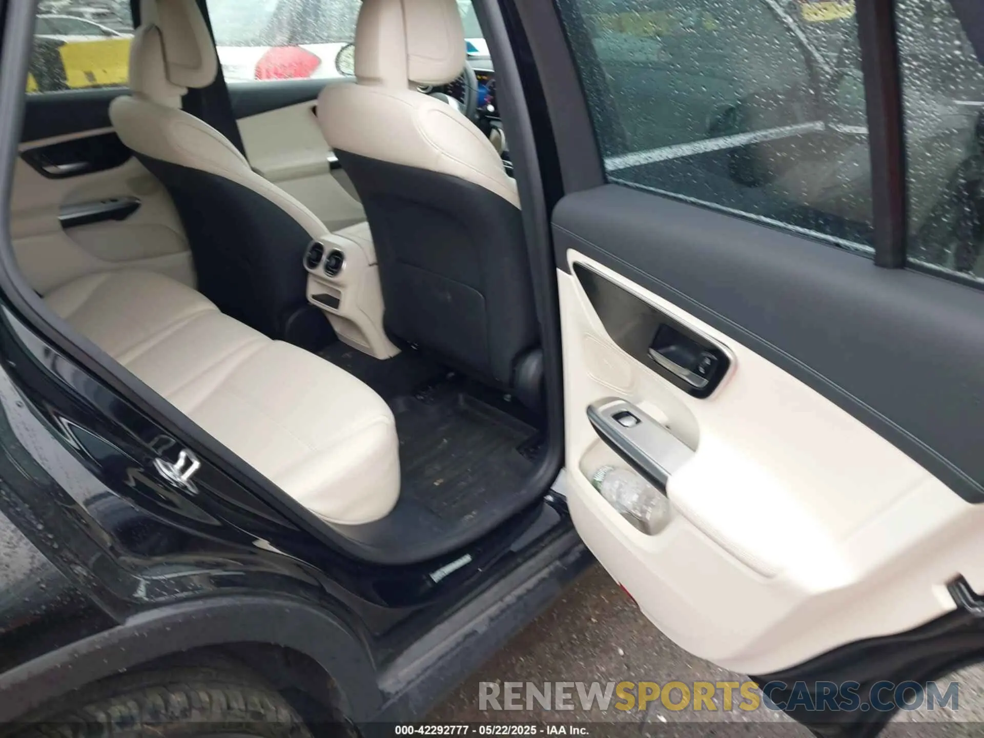 8 Photograph of a damaged car W1NKM4HB1RF134366 MERCEDES-BENZ GLC 300 2024