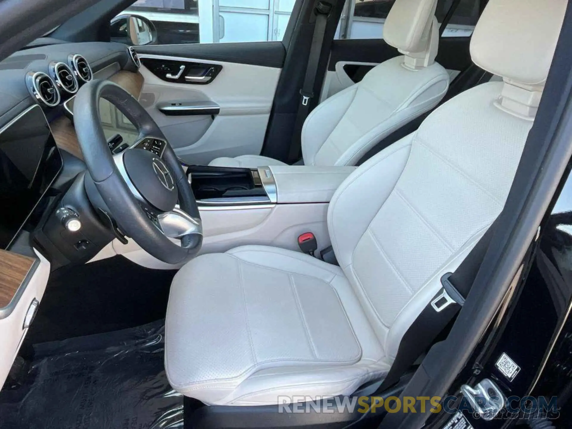 1 Photograph of a damaged car W1NKM4HB4RF130005 MERCEDES-BENZ GLC 300 2024