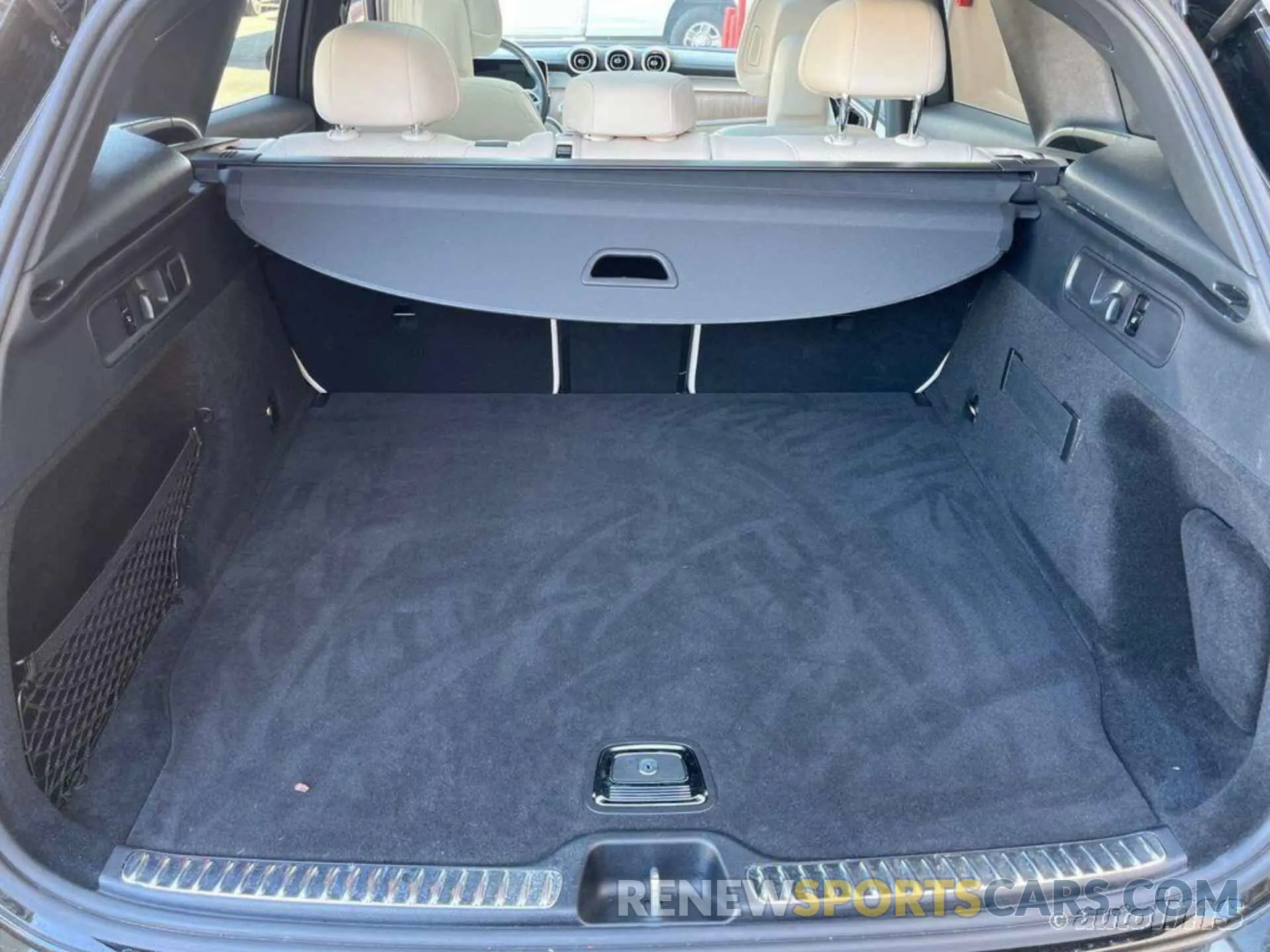 8 Photograph of a damaged car W1NKM4HB4RF130005 MERCEDES-BENZ GLC 300 2024