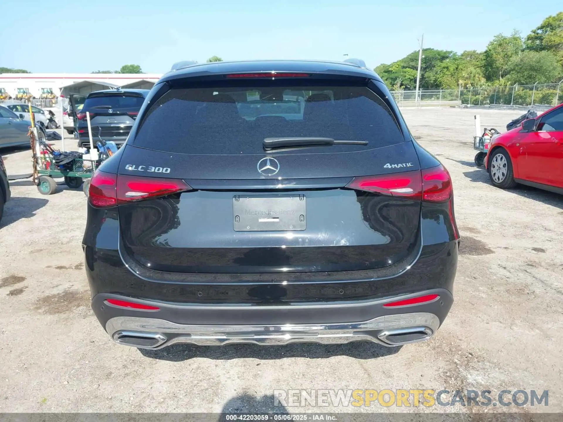 16 Photograph of a damaged car W1NKM4HB6RF215914 MERCEDES-BENZ GLC 300 2024