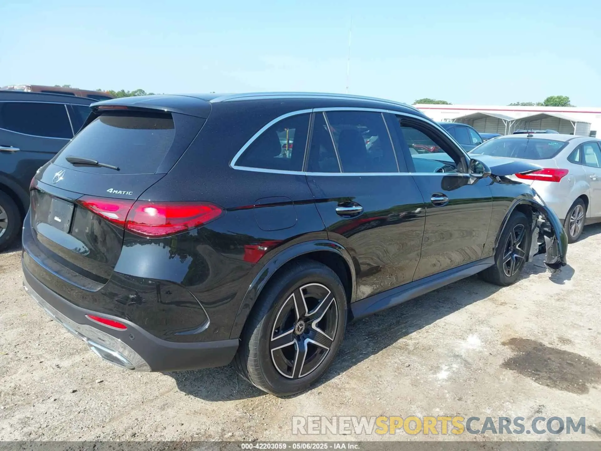 4 Photograph of a damaged car W1NKM4HB6RF215914 MERCEDES-BENZ GLC 300 2024