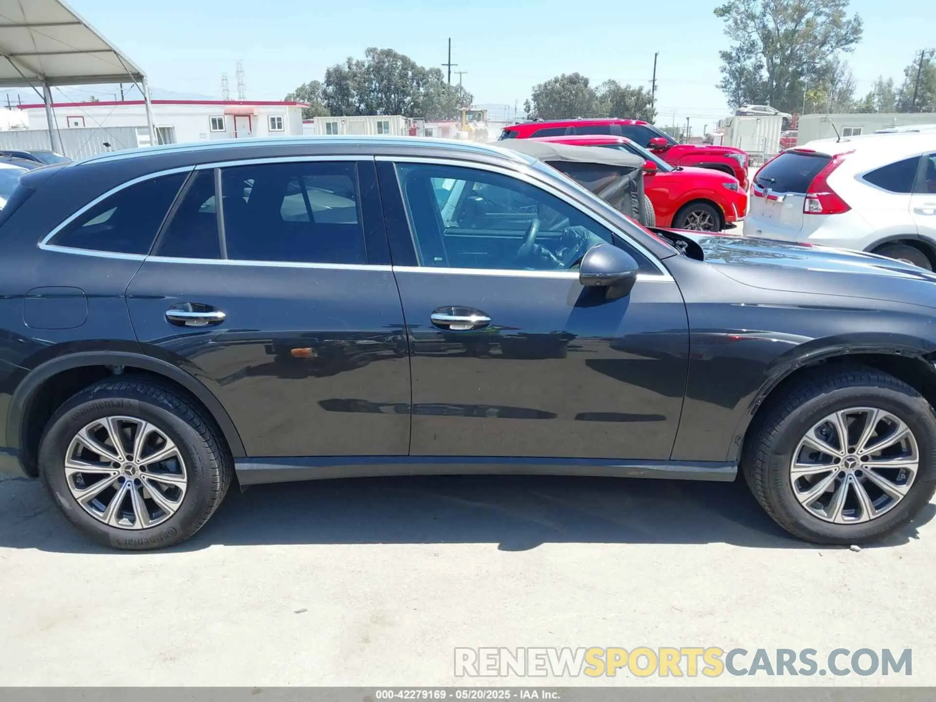 14 Photograph of a damaged car W1NKM4HBXRF100989 MERCEDES-BENZ GLC 300 2024