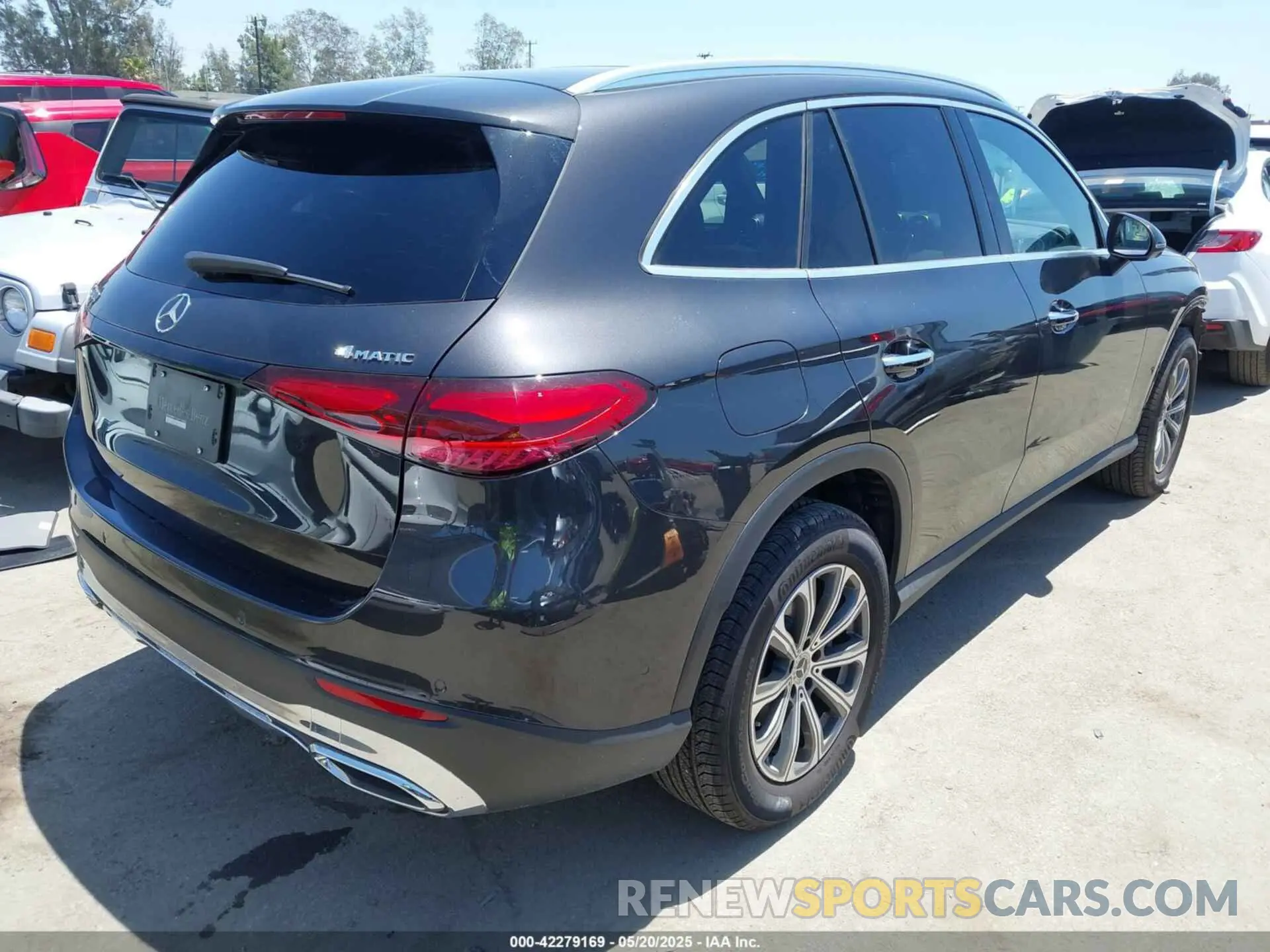 4 Photograph of a damaged car W1NKM4HBXRF100989 MERCEDES-BENZ GLC 300 2024