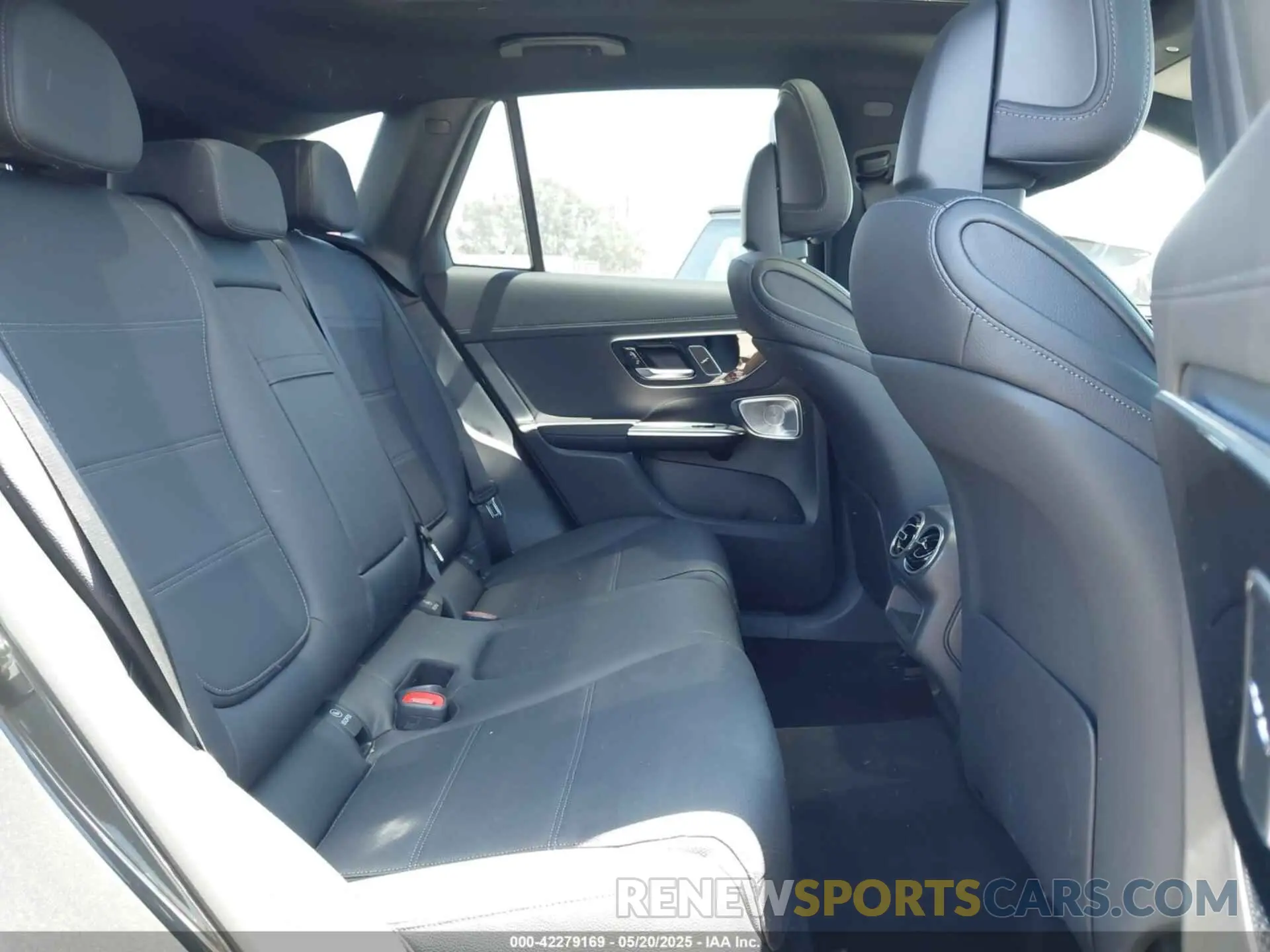 8 Photograph of a damaged car W1NKM4HBXRF100989 MERCEDES-BENZ GLC 300 2024