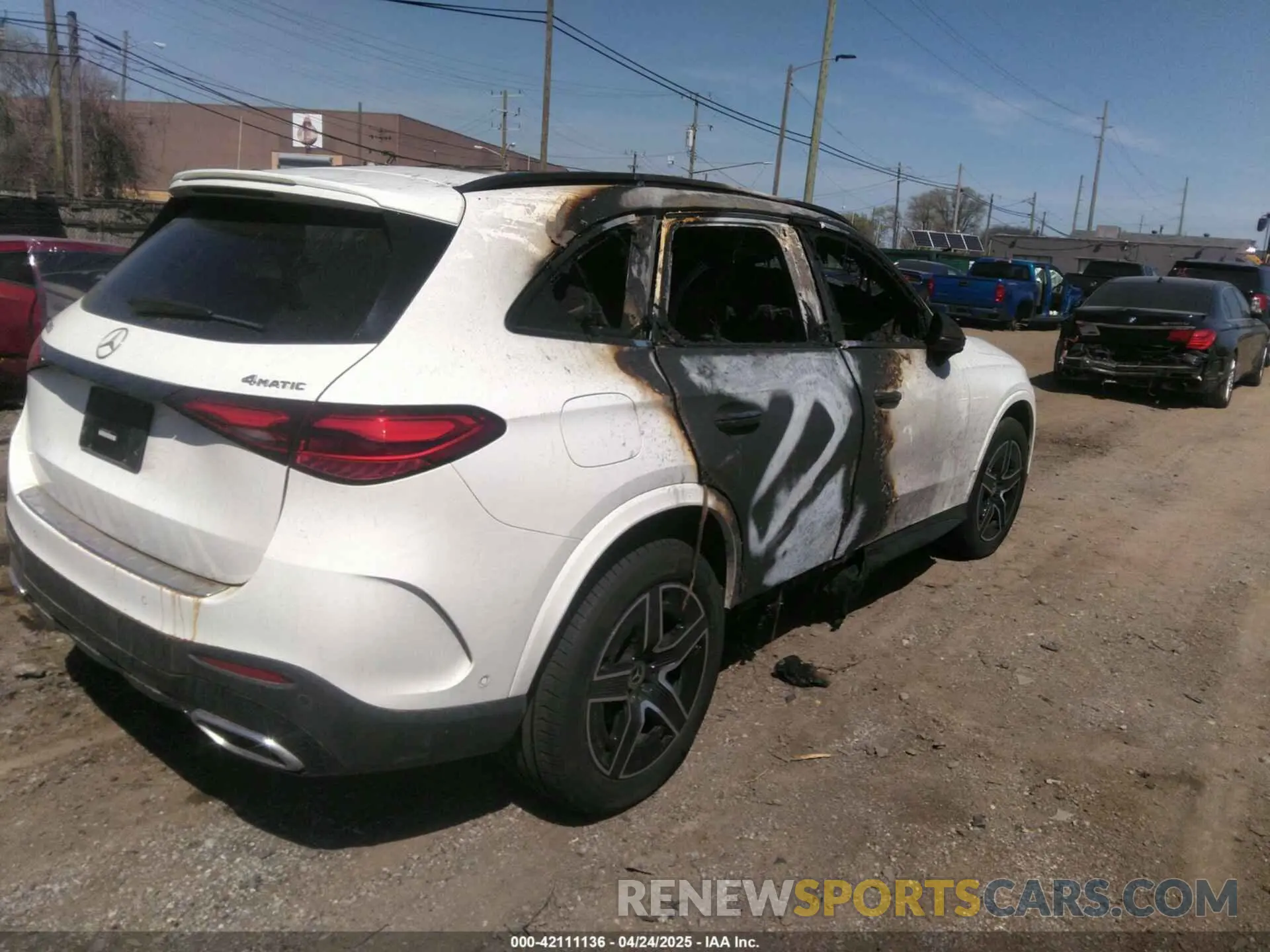 4 Photograph of a damaged car W1NKM4HBXRF158696 MERCEDES-BENZ GLC 300 2024