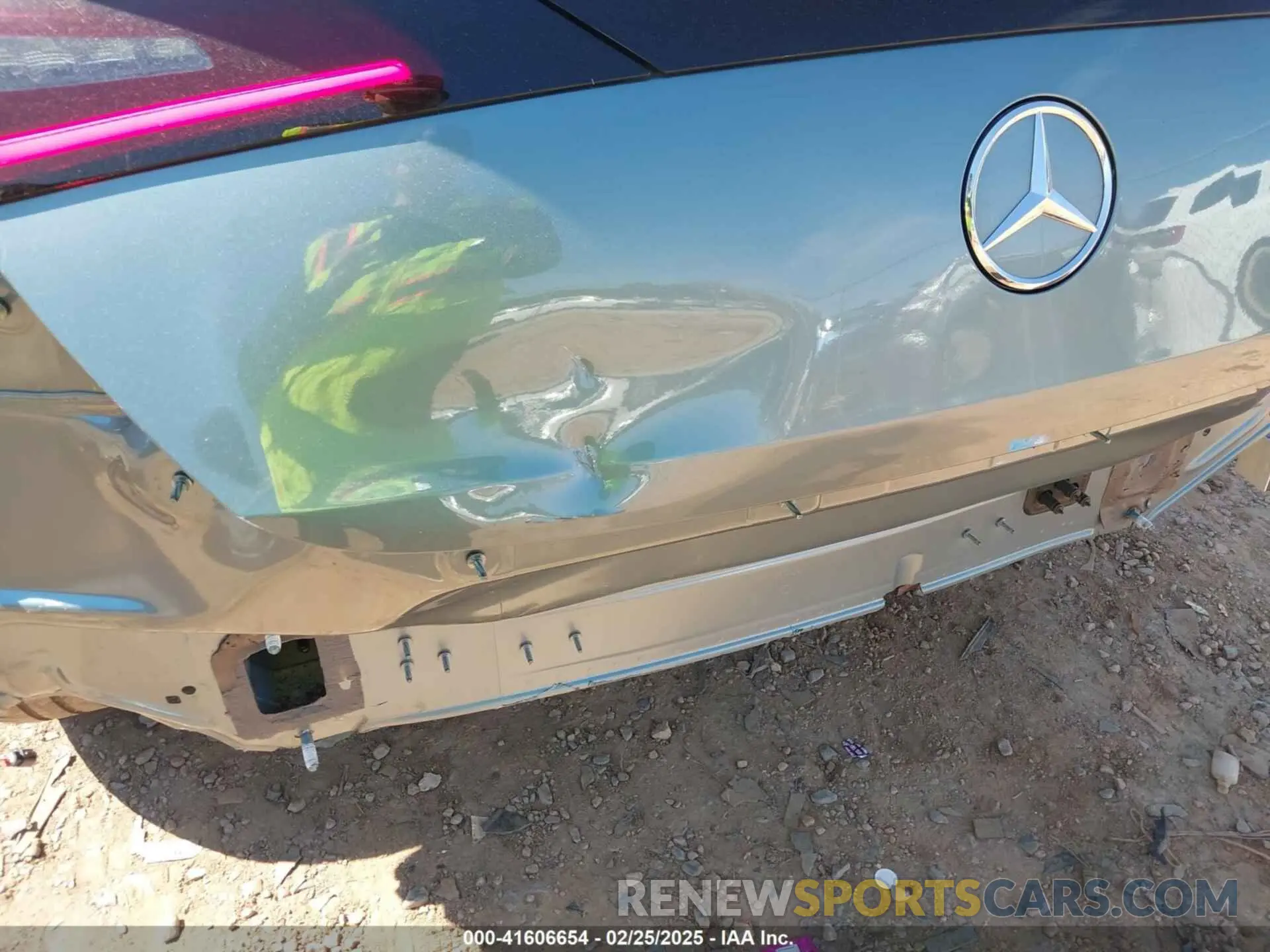 17 Photograph of a damaged car W1NKJ4HB1SF236734 MERCEDES-BENZ GLC 300 2025