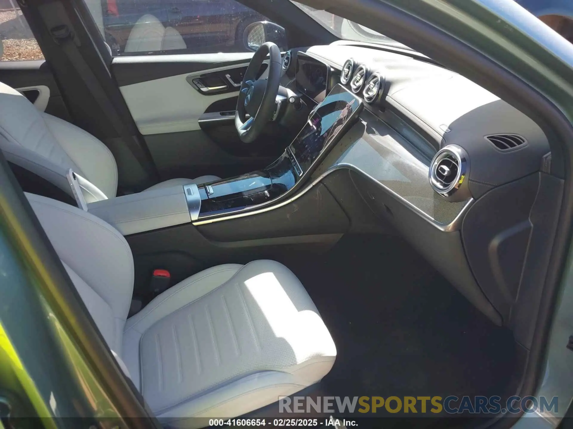 5 Photograph of a damaged car W1NKJ4HB1SF236734 MERCEDES-BENZ GLC 300 2025