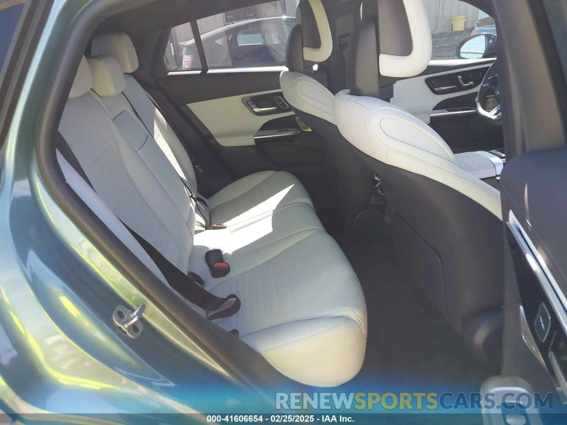 8 Photograph of a damaged car W1NKJ4HB1SF236734 MERCEDES-BENZ GLC 300 2025