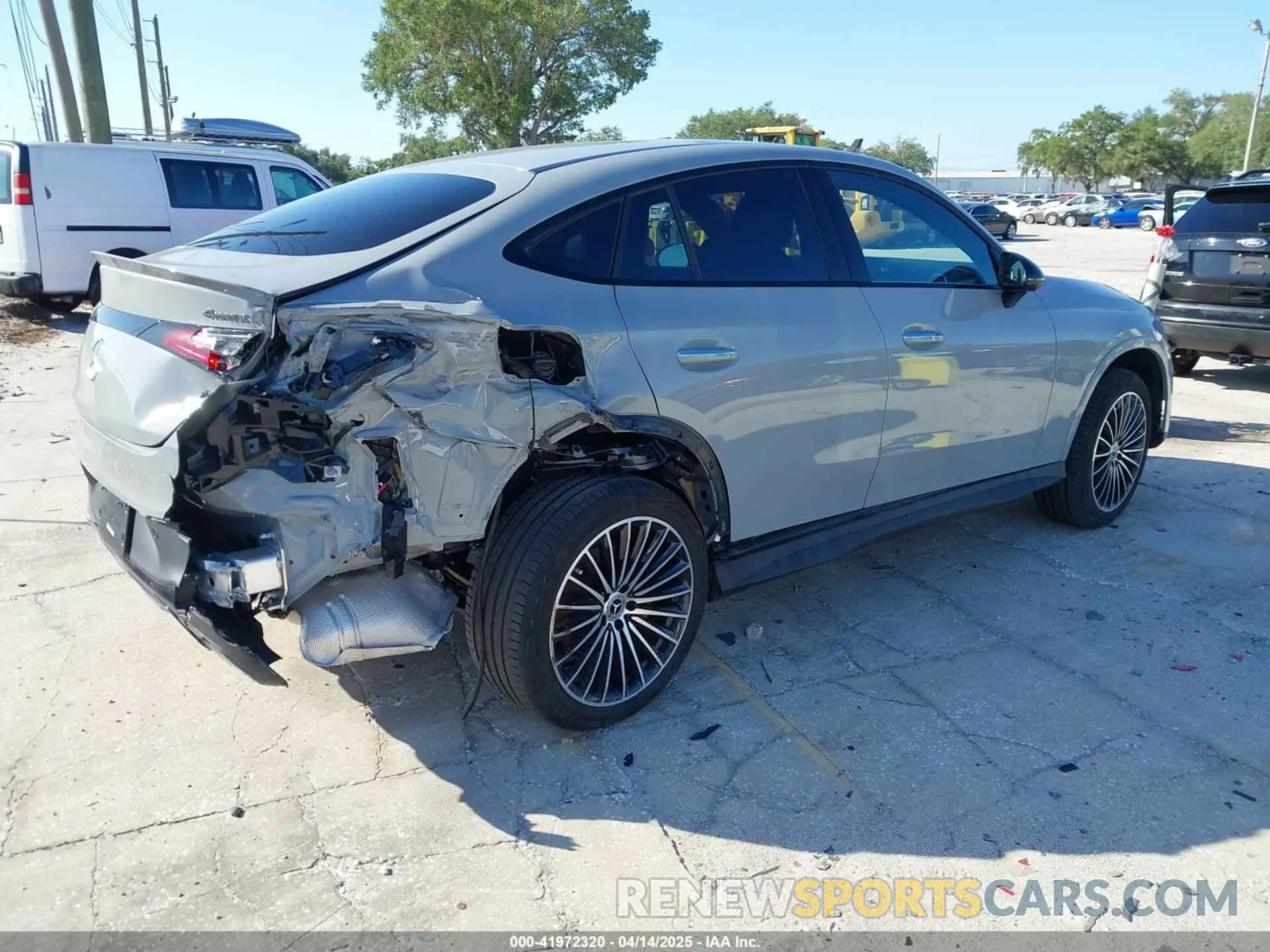 4 Photograph of a damaged car W1NKJ4HB7SF247723 MERCEDES-BENZ GLC 300 2025
