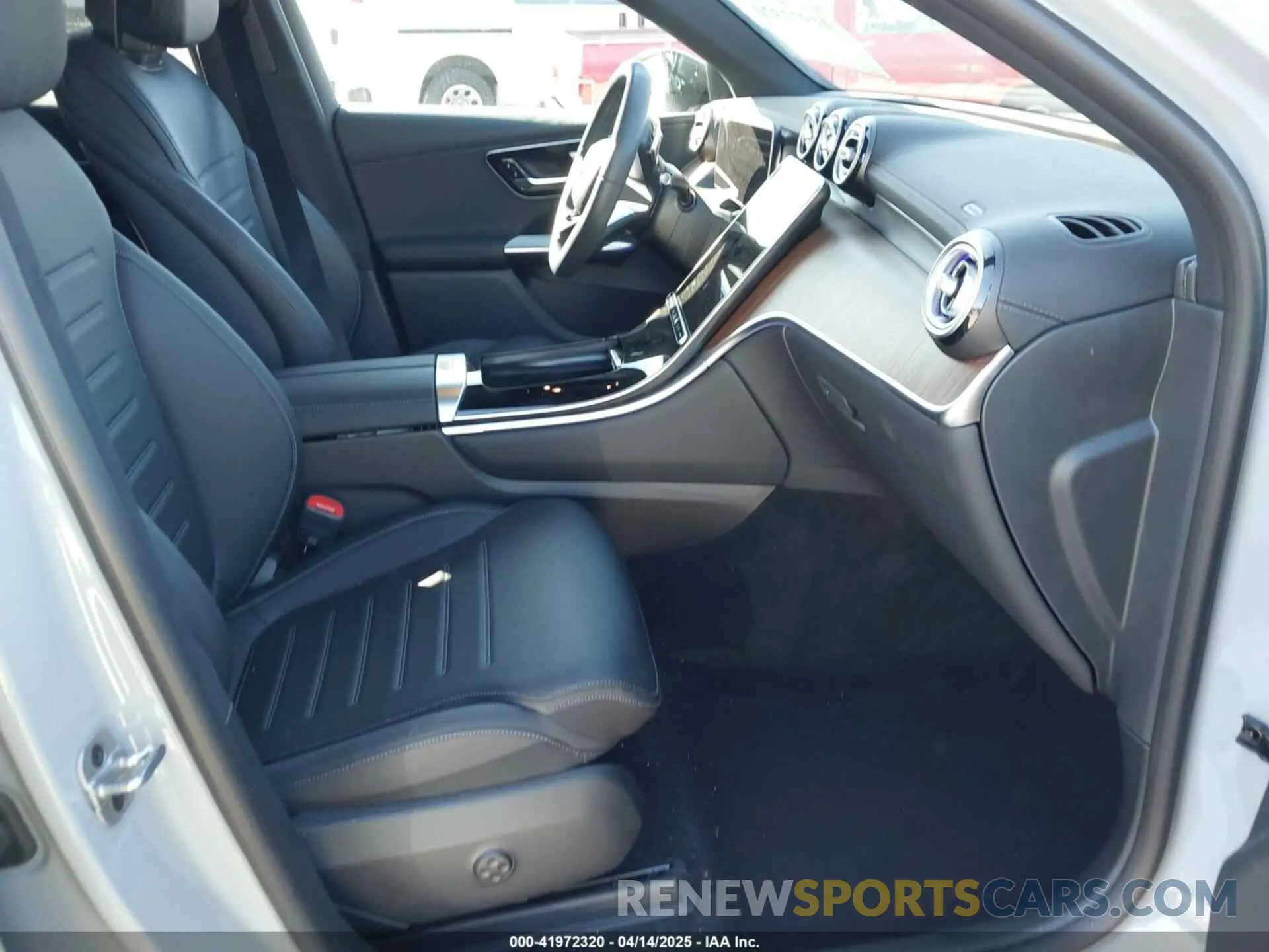 5 Photograph of a damaged car W1NKJ4HB7SF247723 MERCEDES-BENZ GLC 300 2025