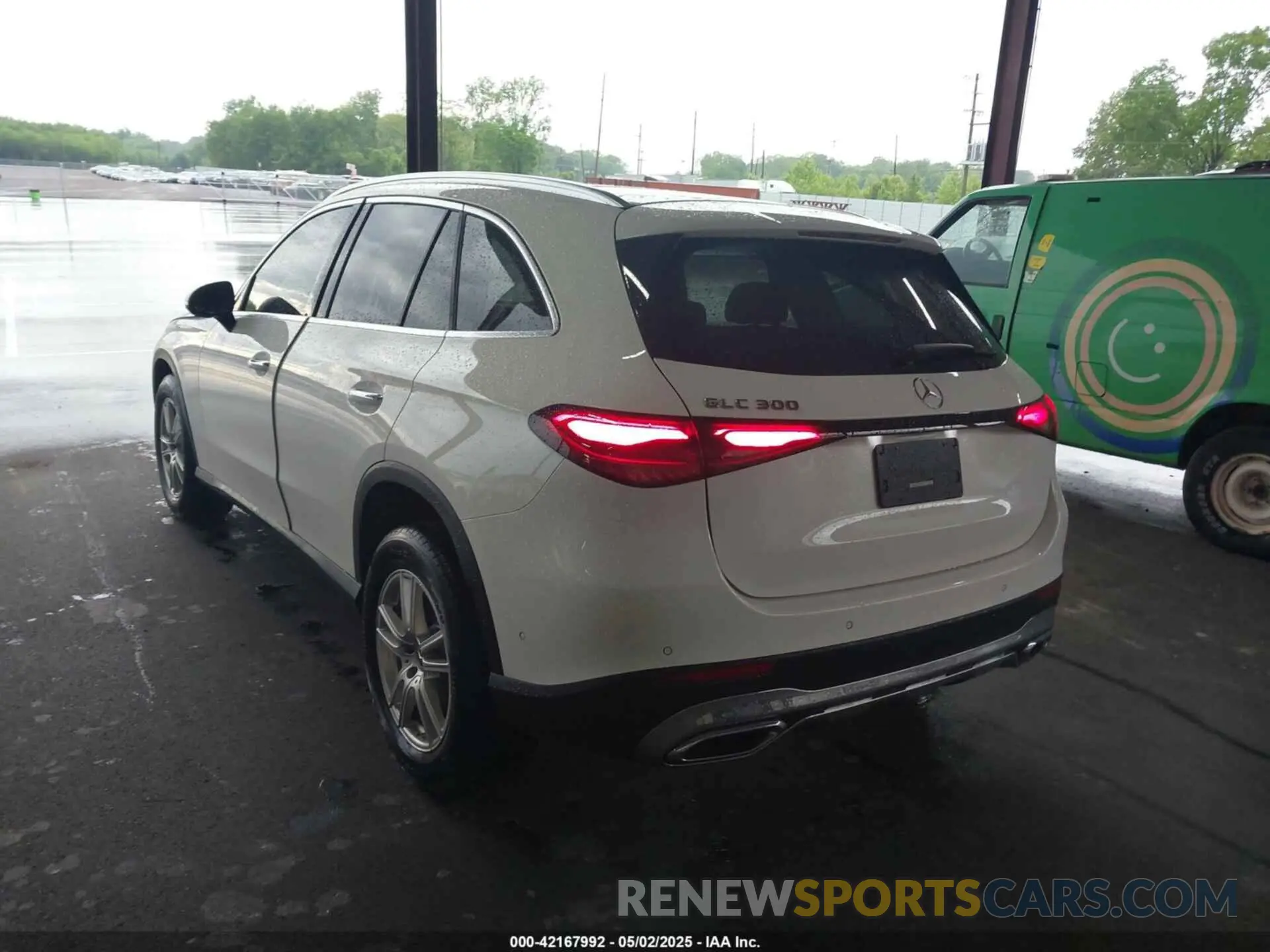 3 Photograph of a damaged car W1NKM4GB6SF337549 MERCEDES-BENZ GLC 300 2025