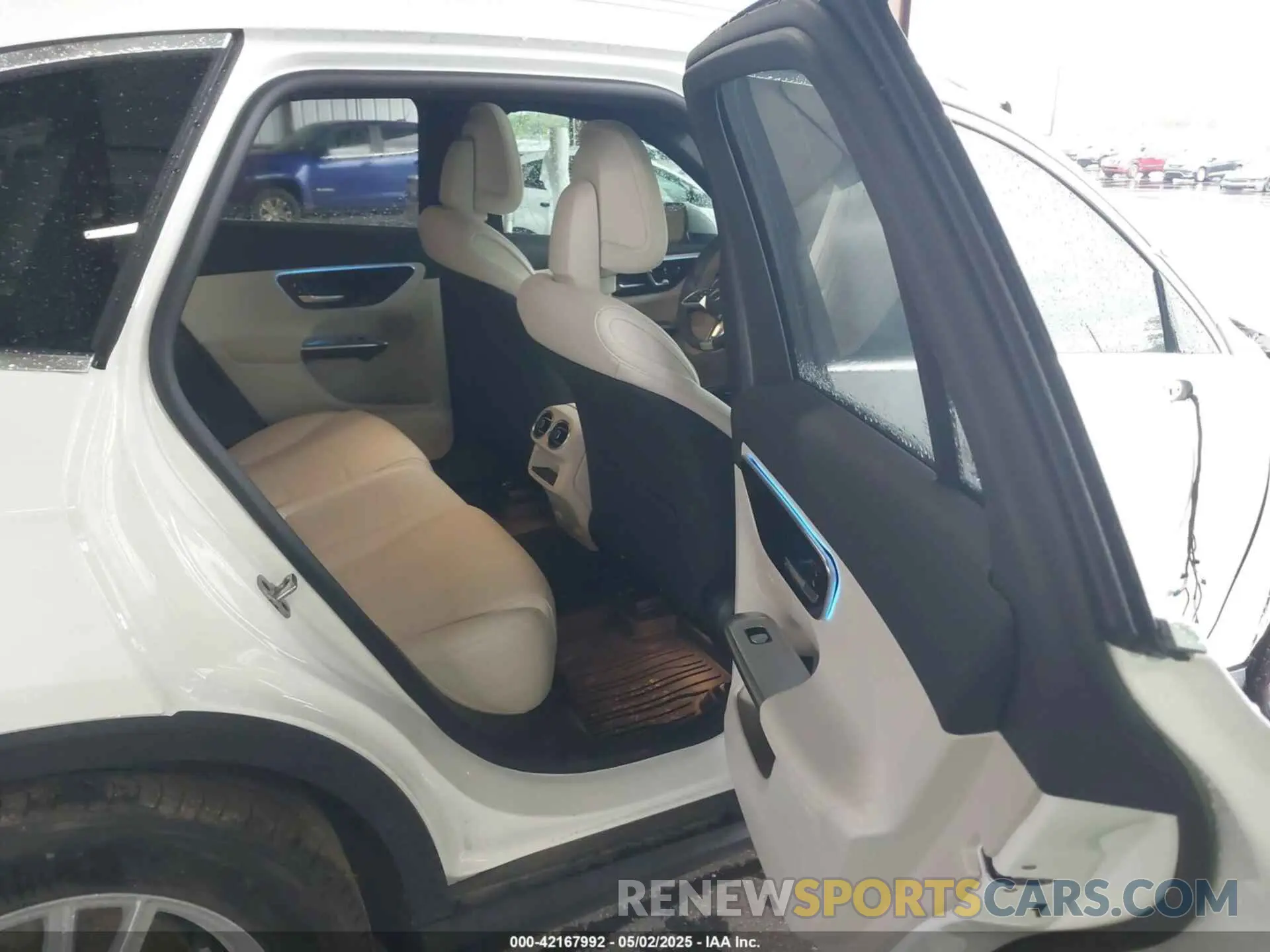8 Photograph of a damaged car W1NKM4GB6SF337549 MERCEDES-BENZ GLC 300 2025