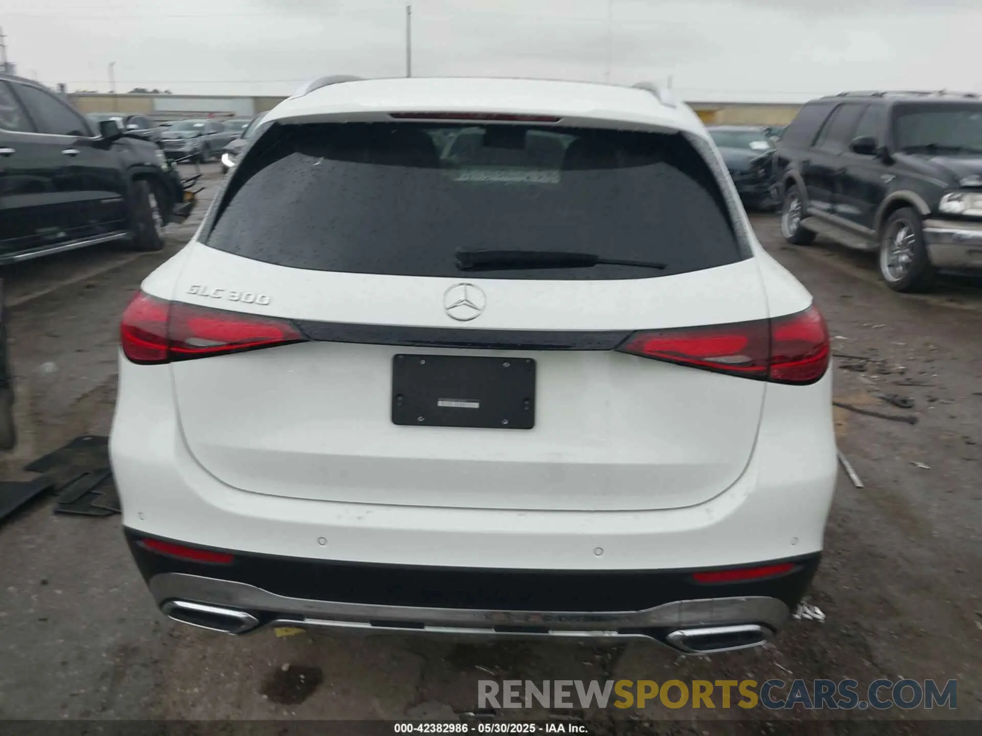 16 Photograph of a damaged car W1NKM4GB8SF336659 MERCEDES-BENZ GLC 300 2025