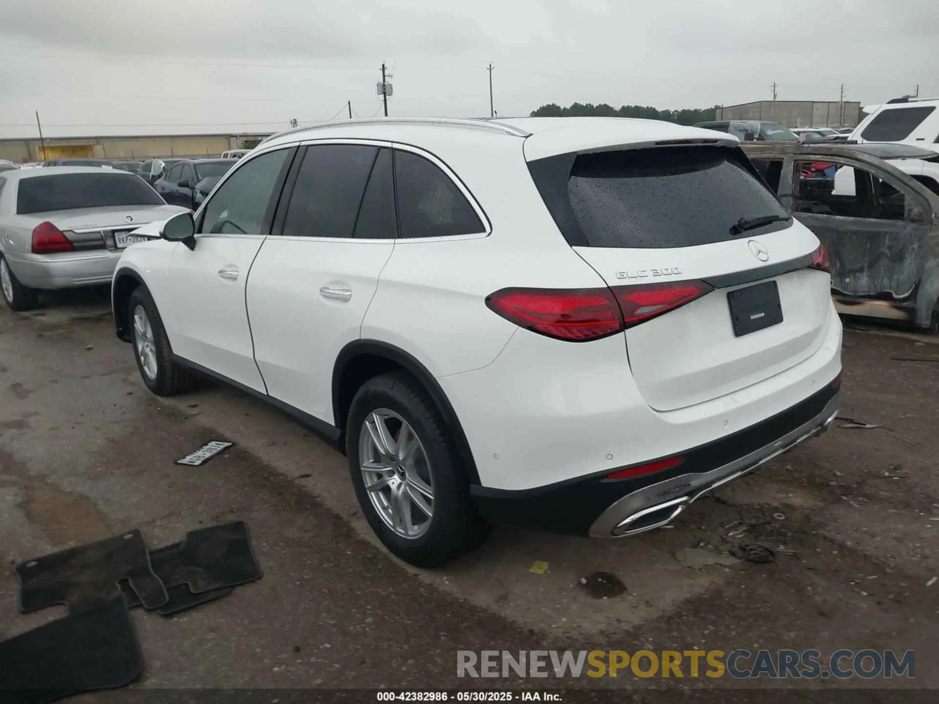 3 Photograph of a damaged car W1NKM4GB8SF336659 MERCEDES-BENZ GLC 300 2025